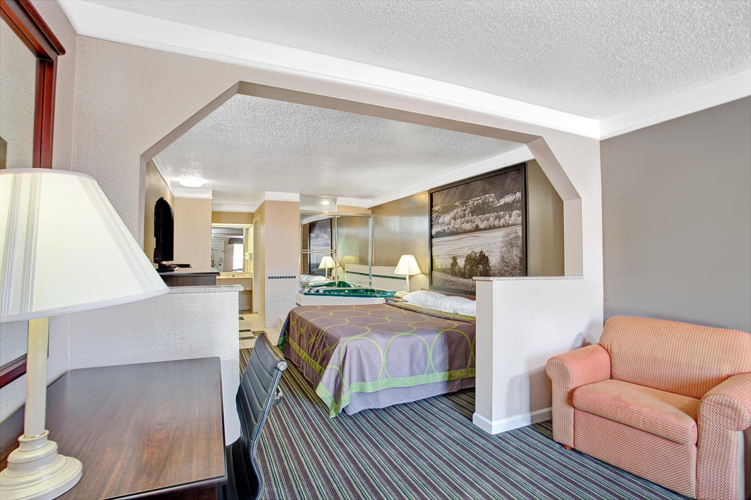1 King Bed, Deluxe Studio Suite, Non-Smoking  - Photo 2