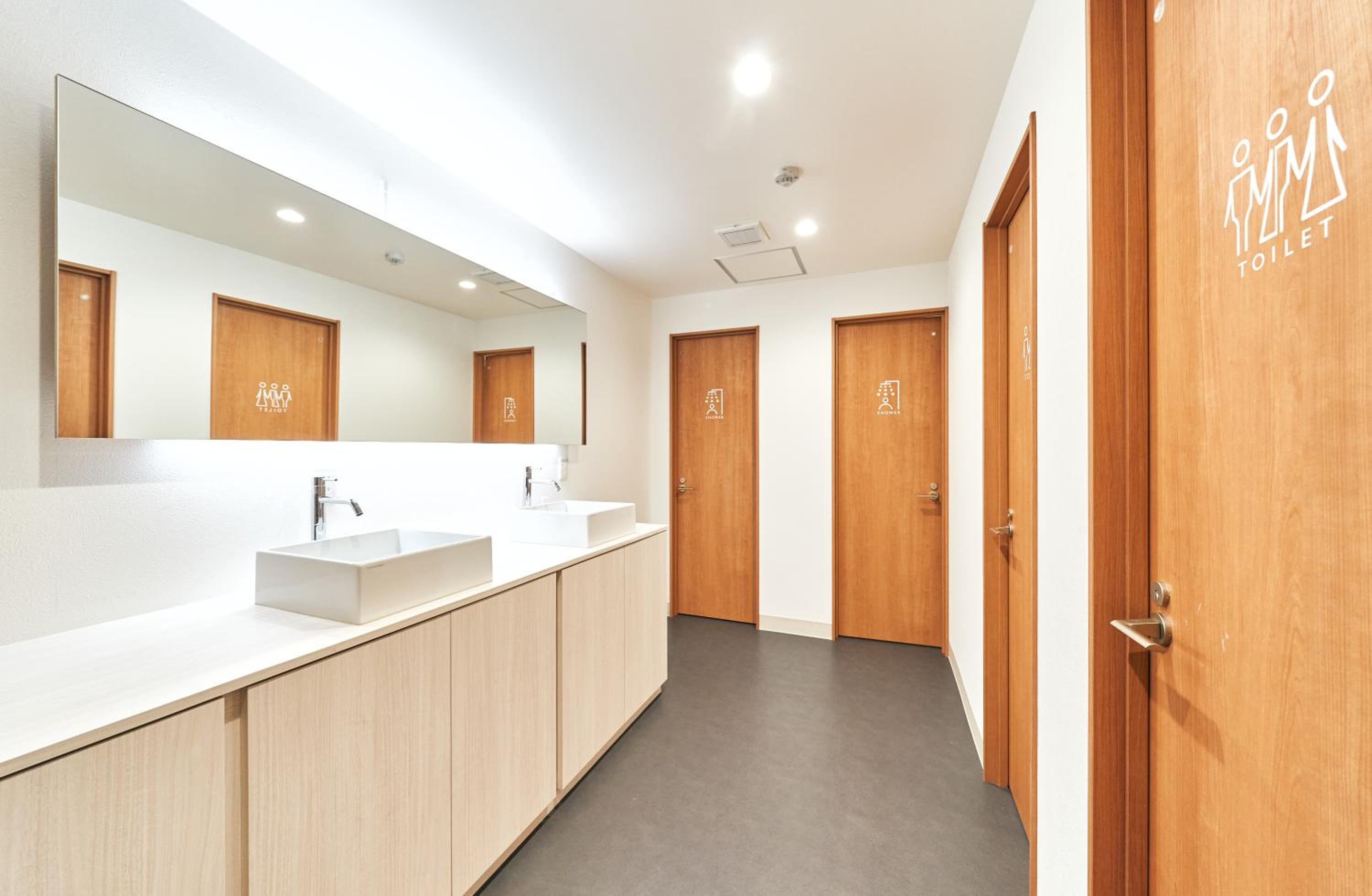 Economy Triple Room with Shared Bathroom photo 3