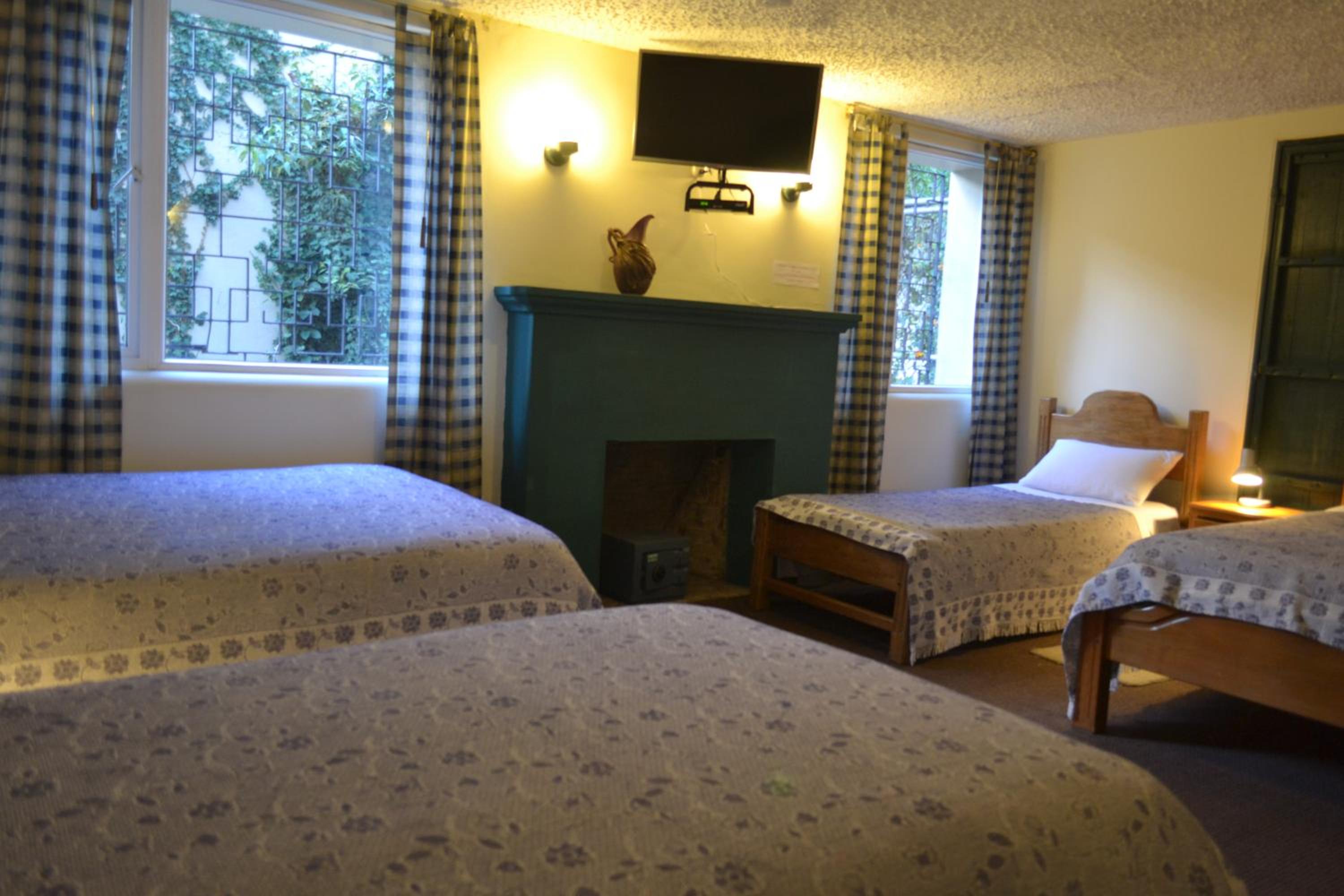 Triple Room with Private Bathroom photo 1