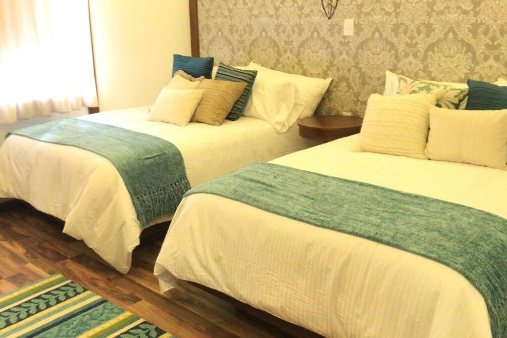 Five-Bedroom House photo 1