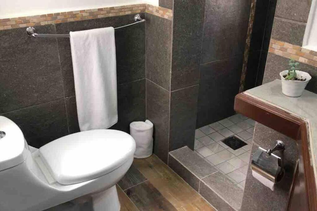 Five-Bedroom House photo 3