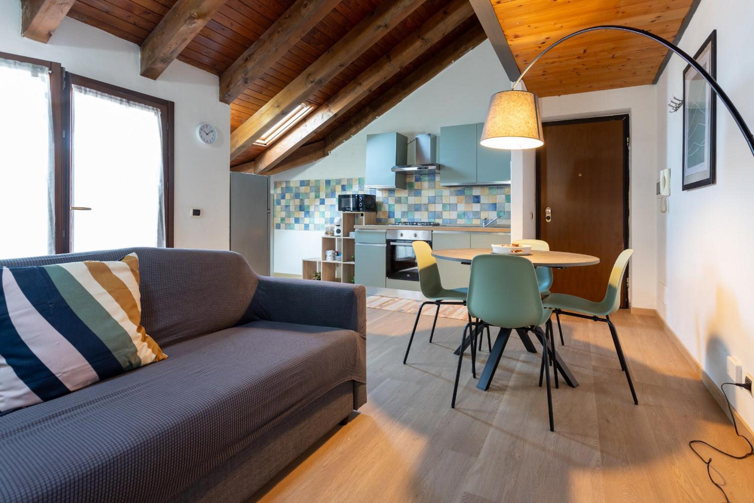 One-Bedroom Loft Apartment with Balcony photo 1