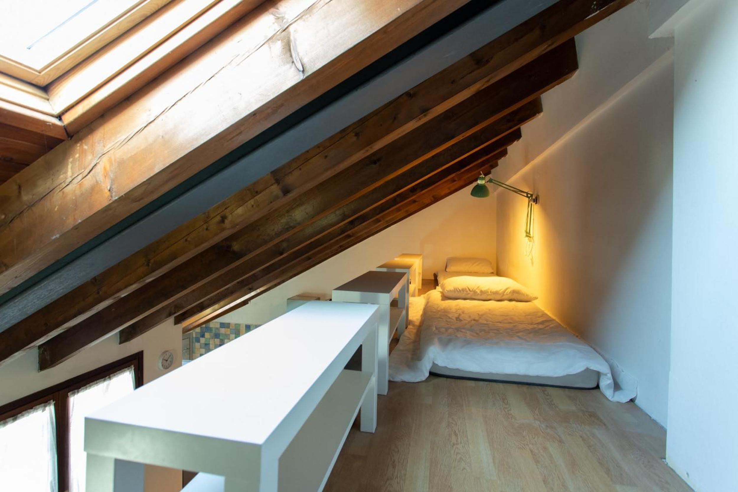 One-Bedroom Loft Apartment with Balcony photo 2
