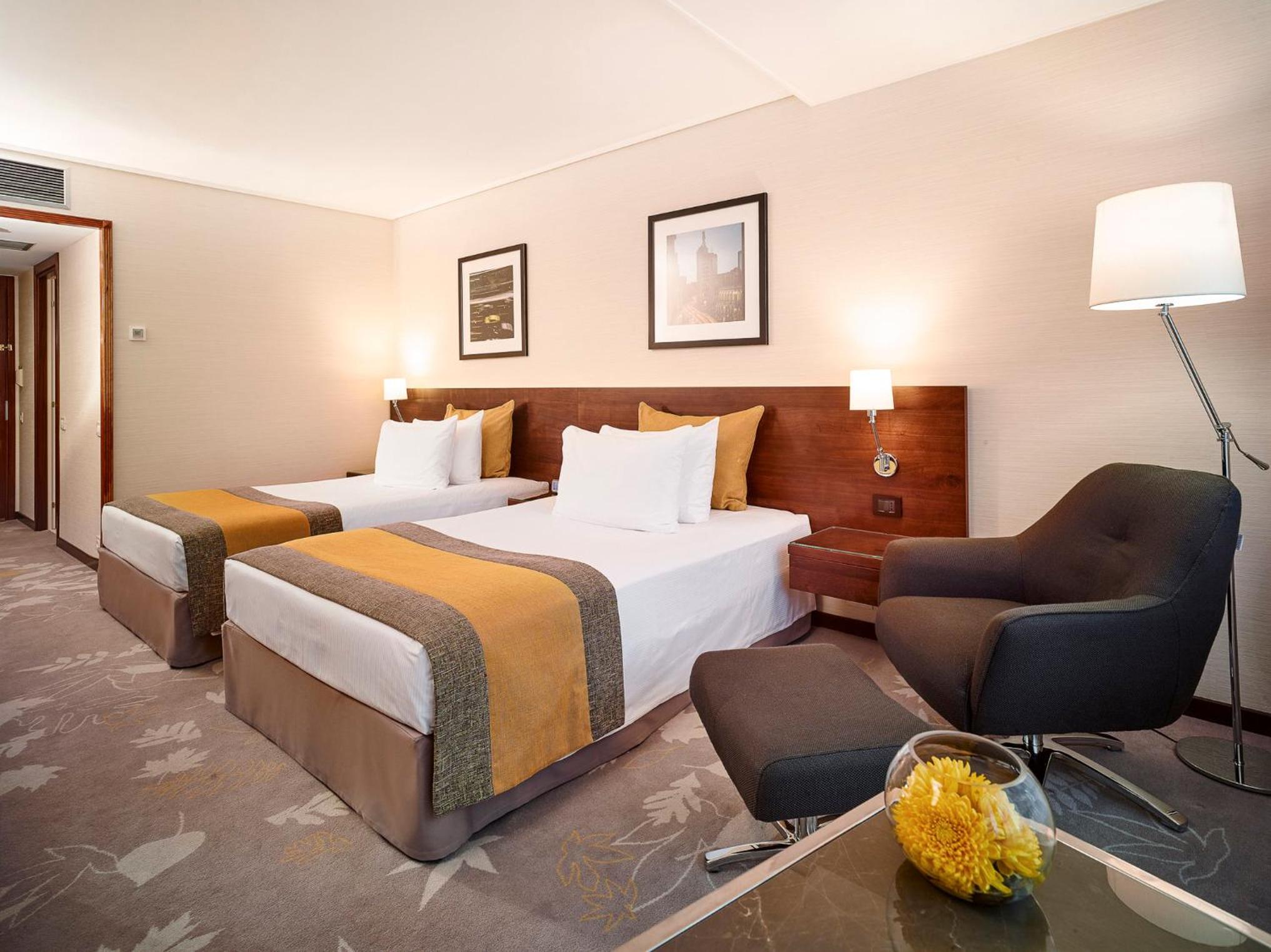 Standard Twin Room - Photo 8
