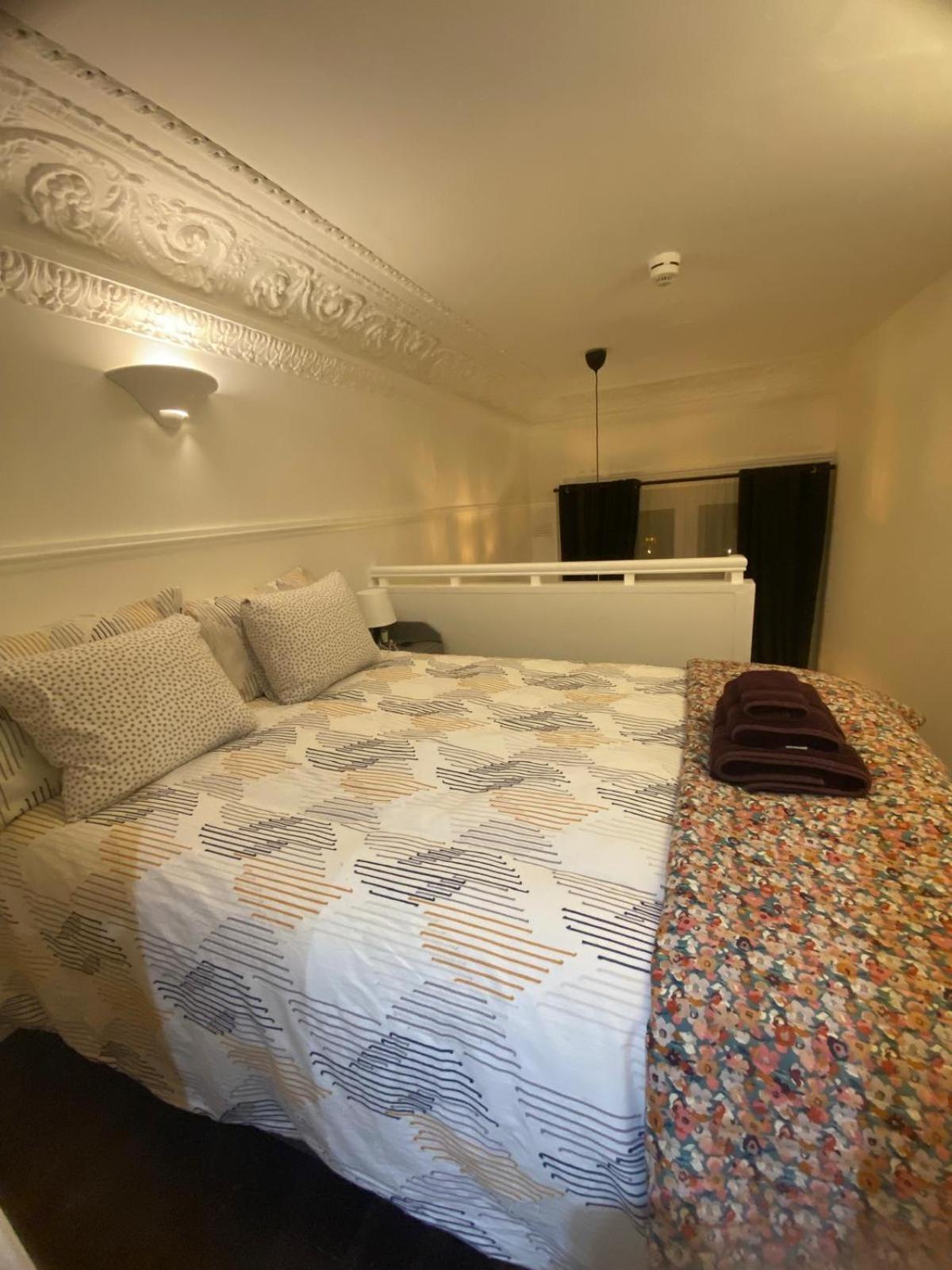 One-Bedroom Apartment photo 2
