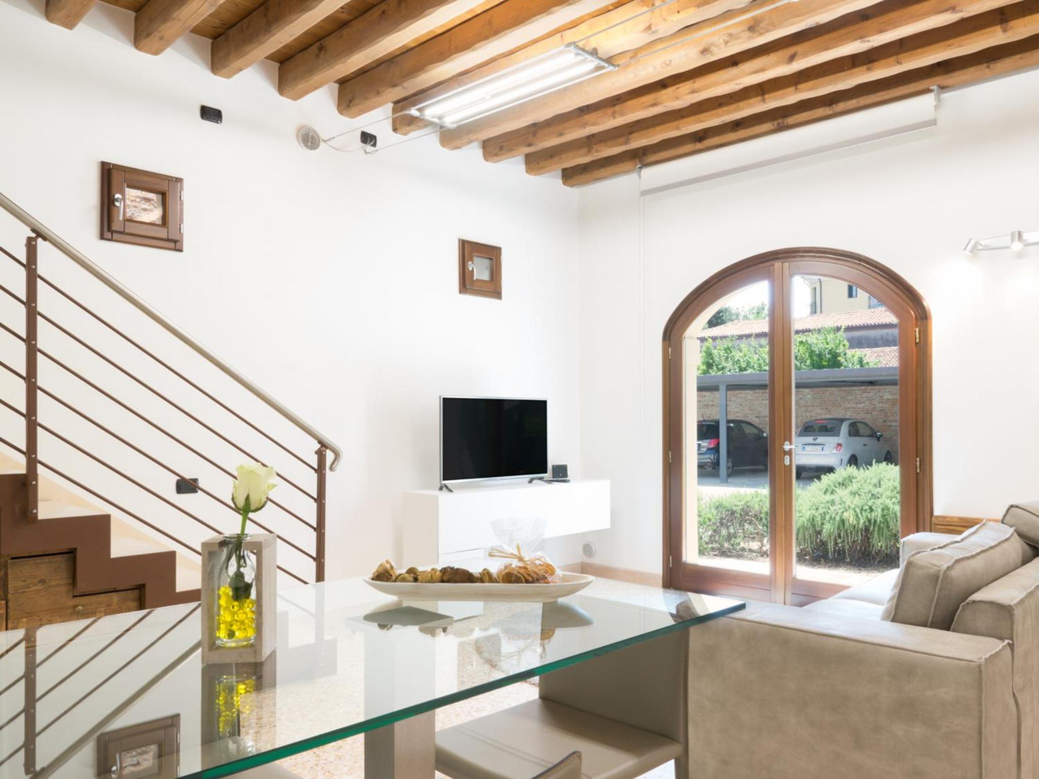 Apartment - Split Level - Photo 1