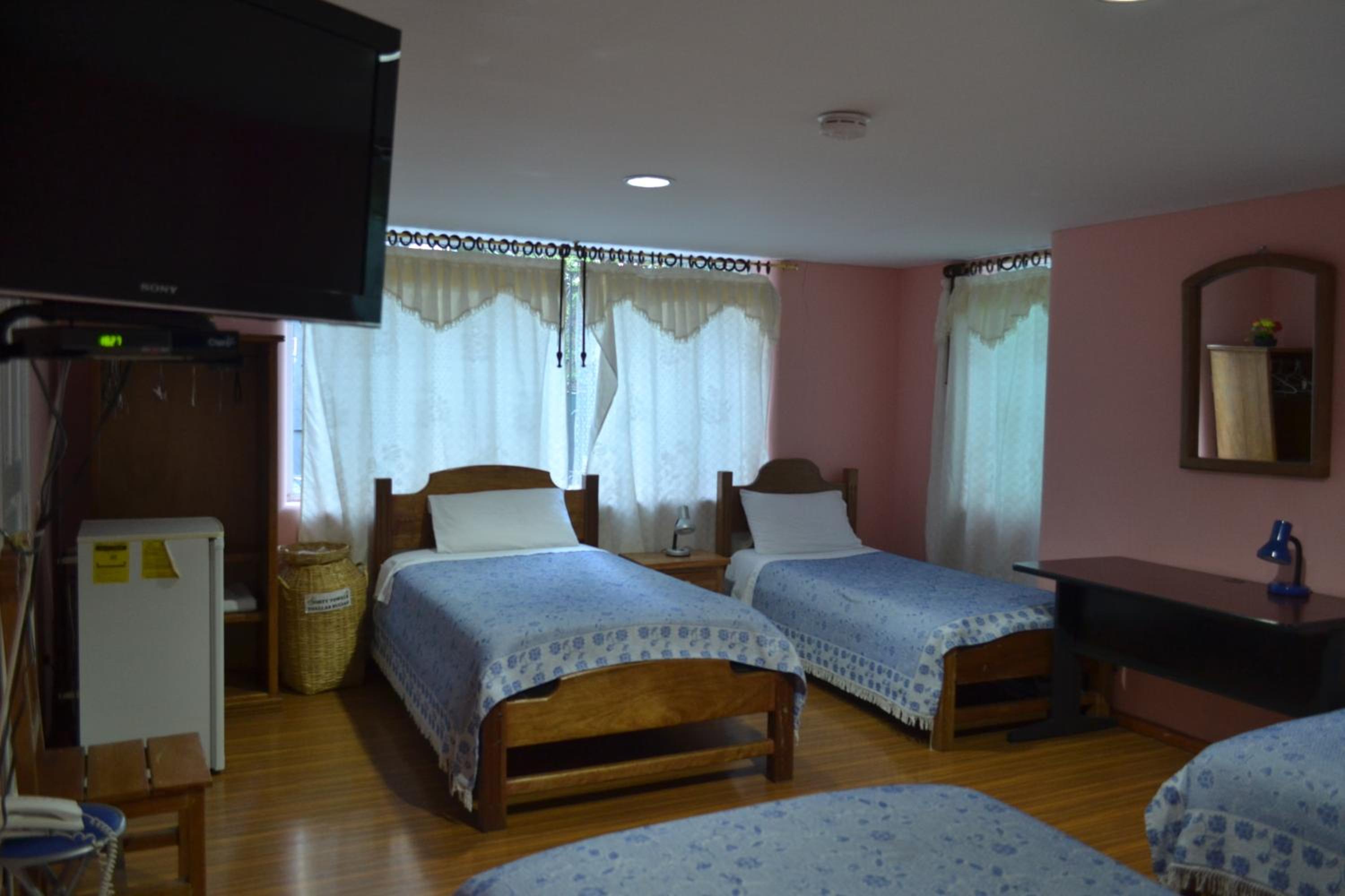 Quadruple Room with Private Bathroom photo 2