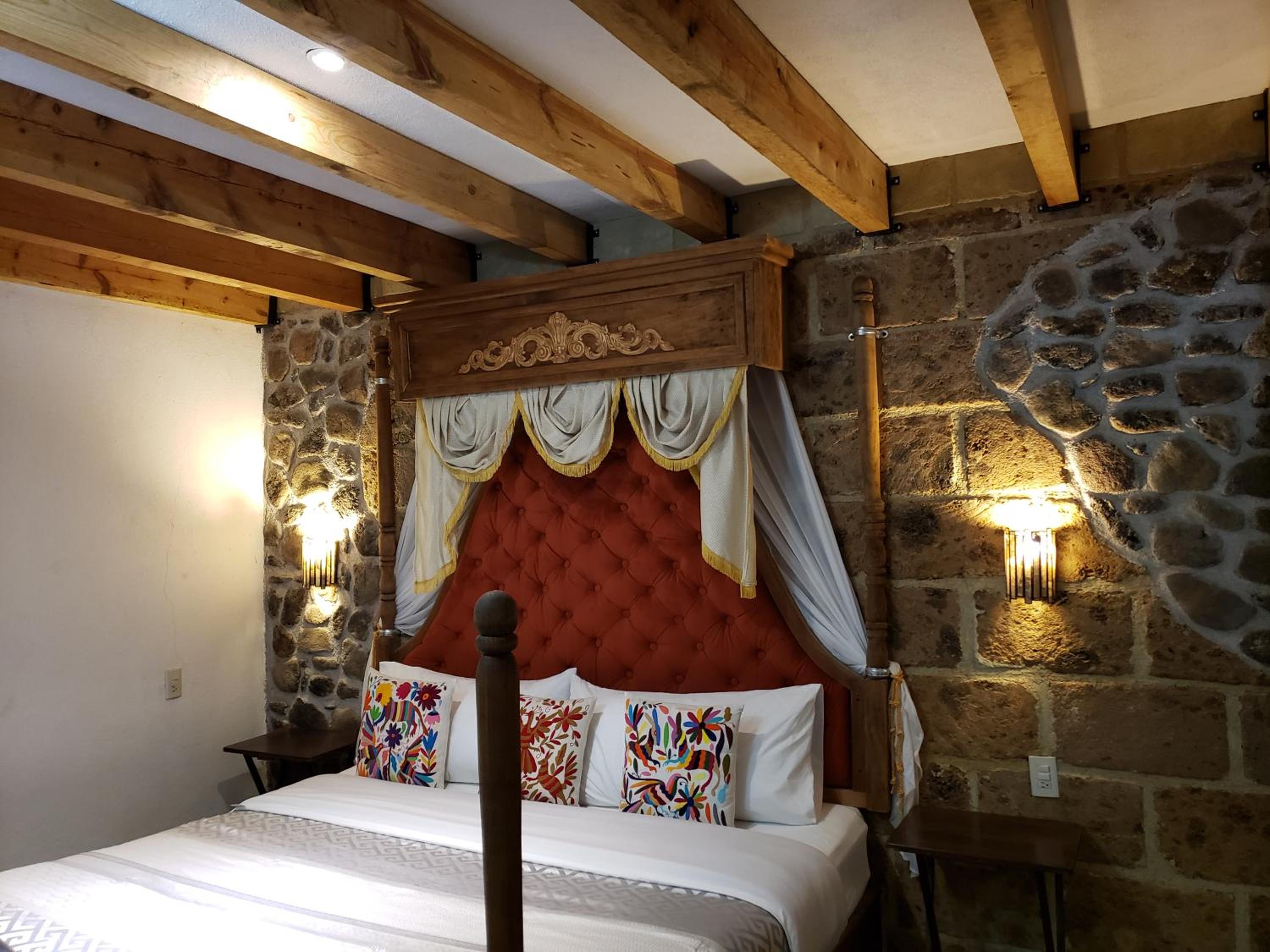 Deluxe King Suite photo 1