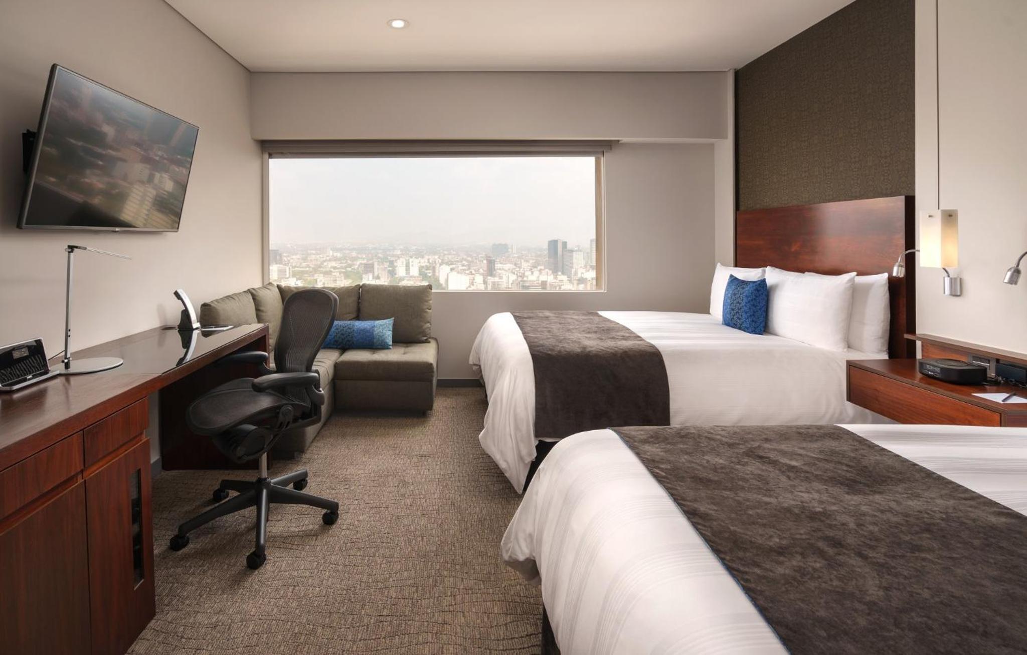 Double Room with City View - Photo 2