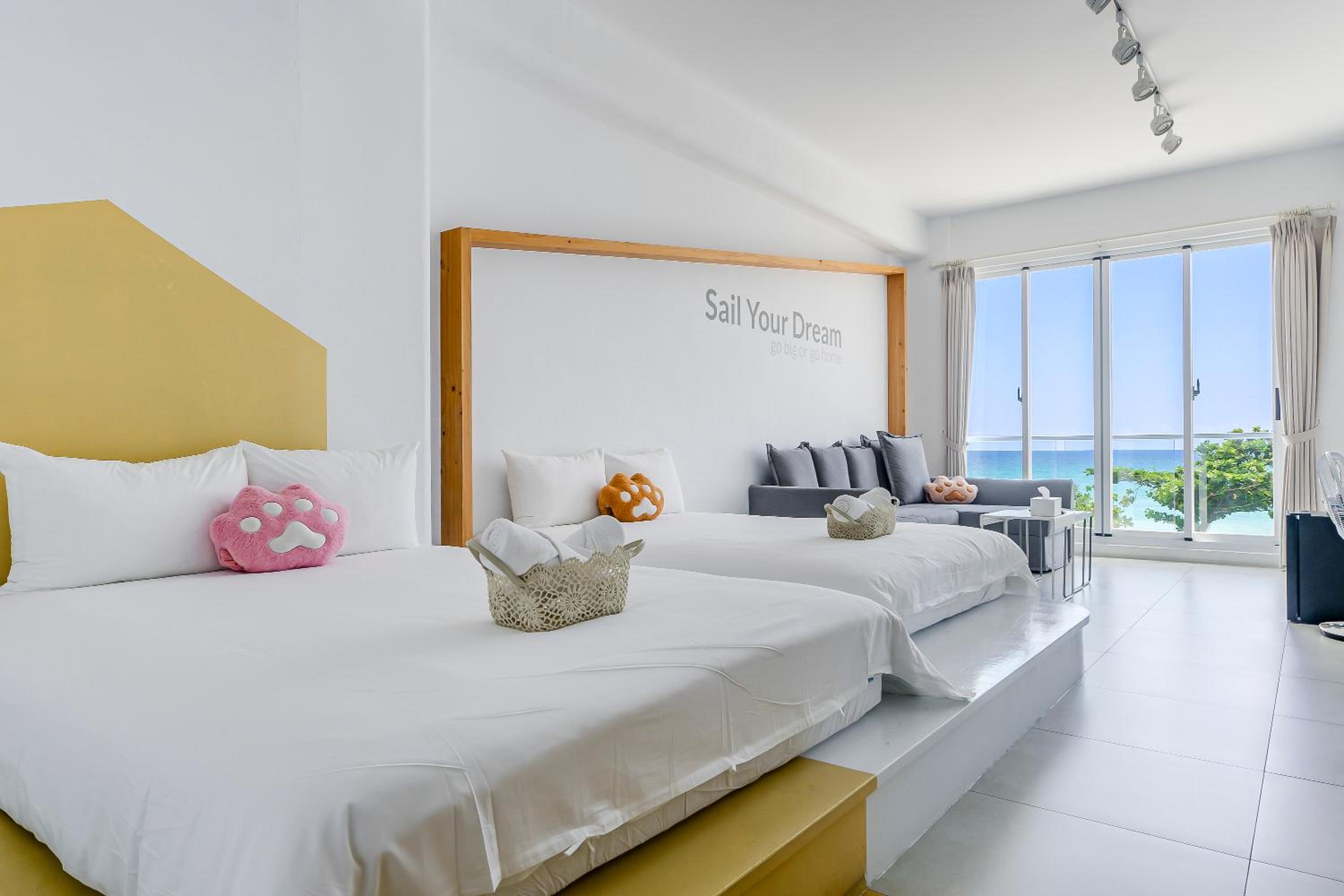 Quadruple Room with Balcony and Sea View photo 1