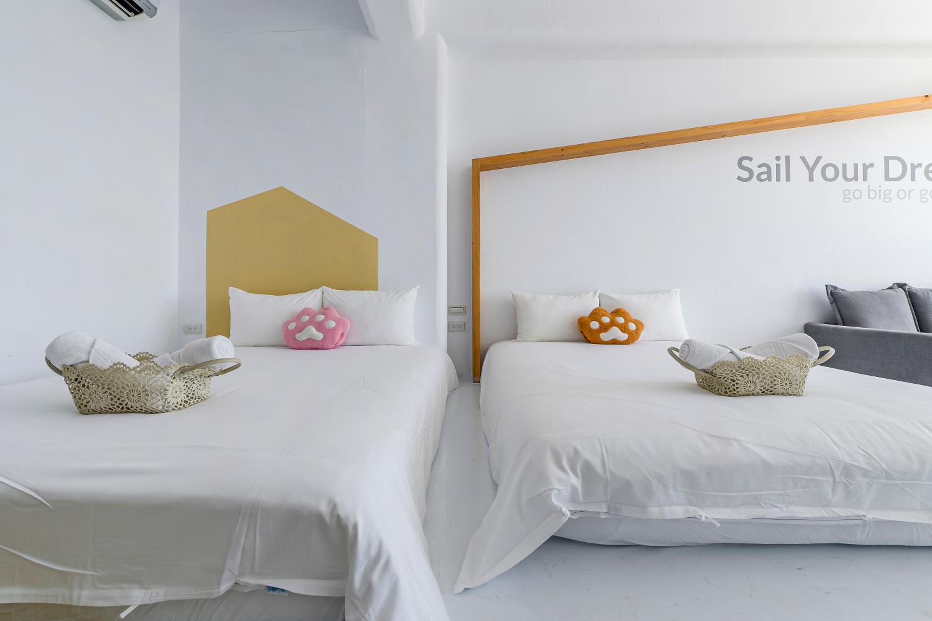 Quadruple Room with Balcony and Sea View photo 2