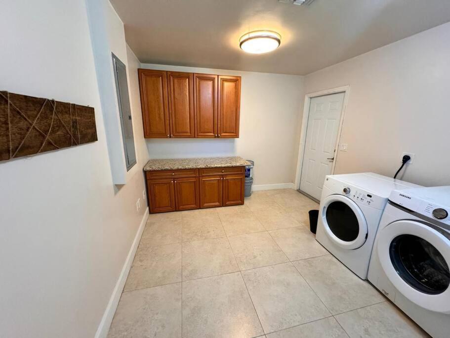 Three-Bedroom House photo 3