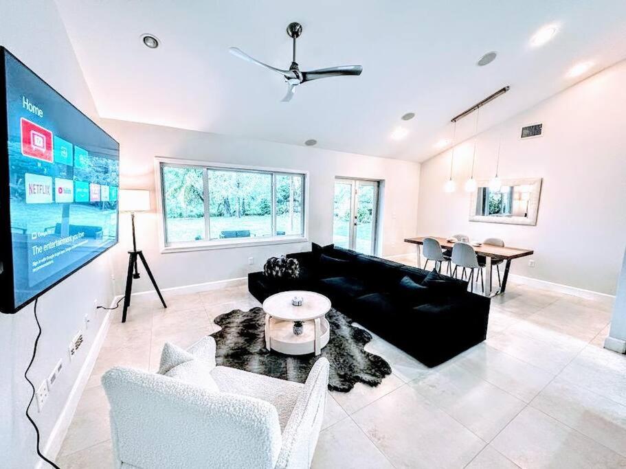 Three-Bedroom House photo 2