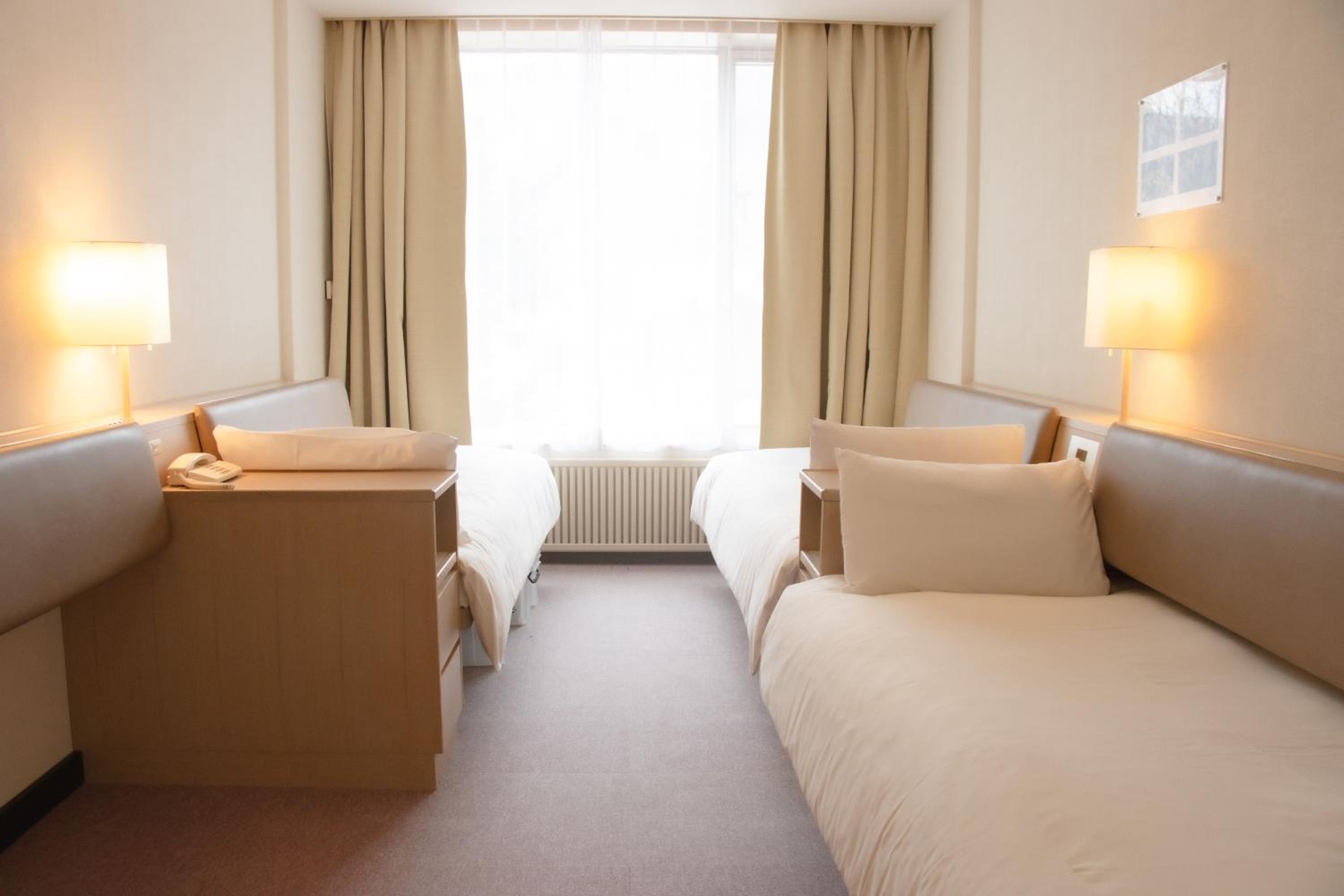 Three-Bedroom - Non-Smoking (West Building) photo 2