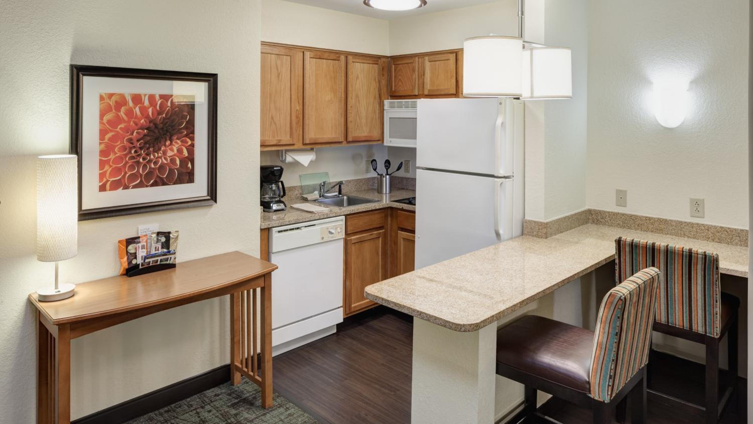 One-Bedroom King Suite - Photo 4