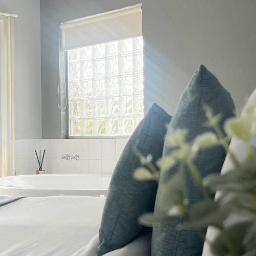 King Room with Spa Bath - Photo 10