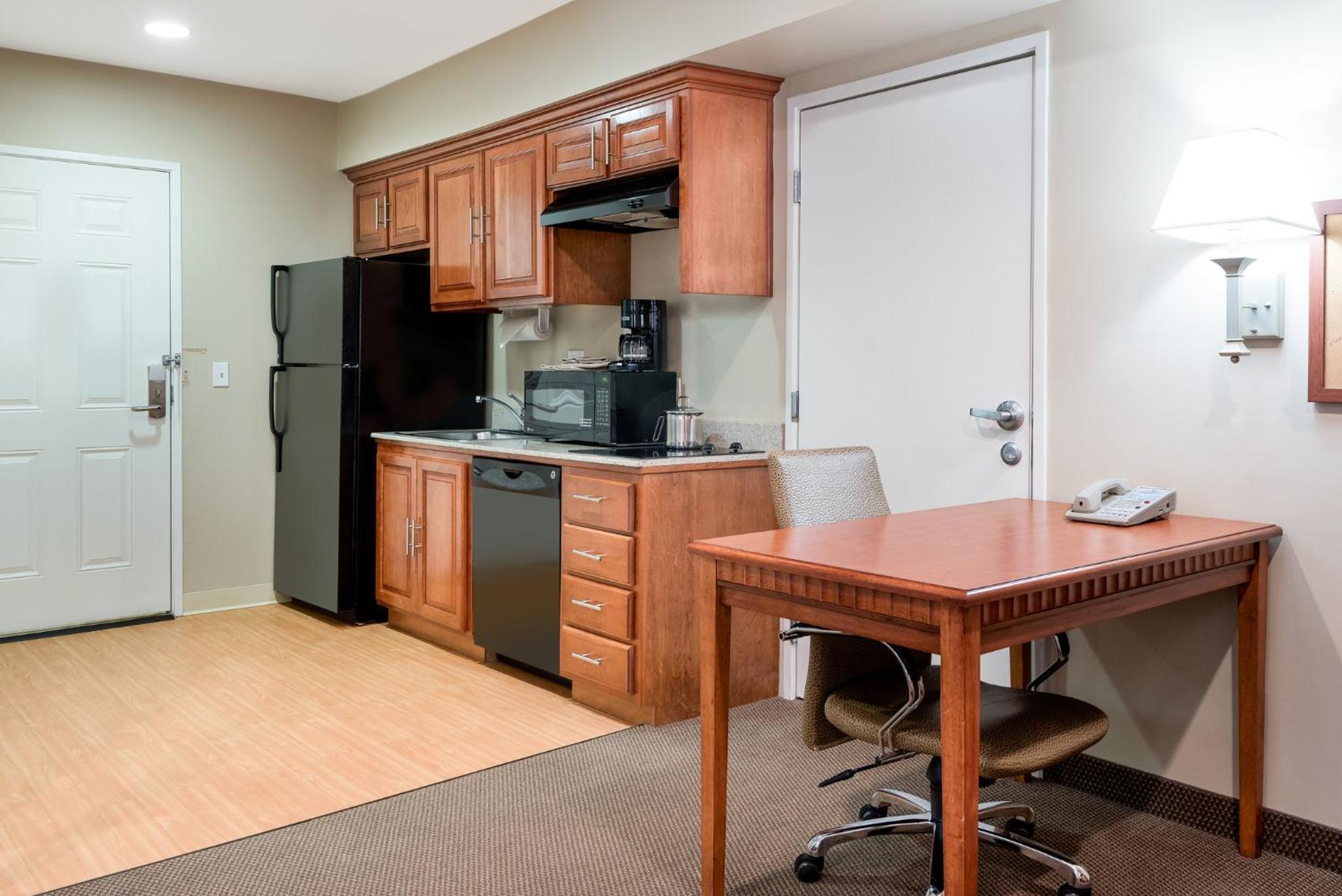 Queen Studio Suite - Communication Accessible photo 2