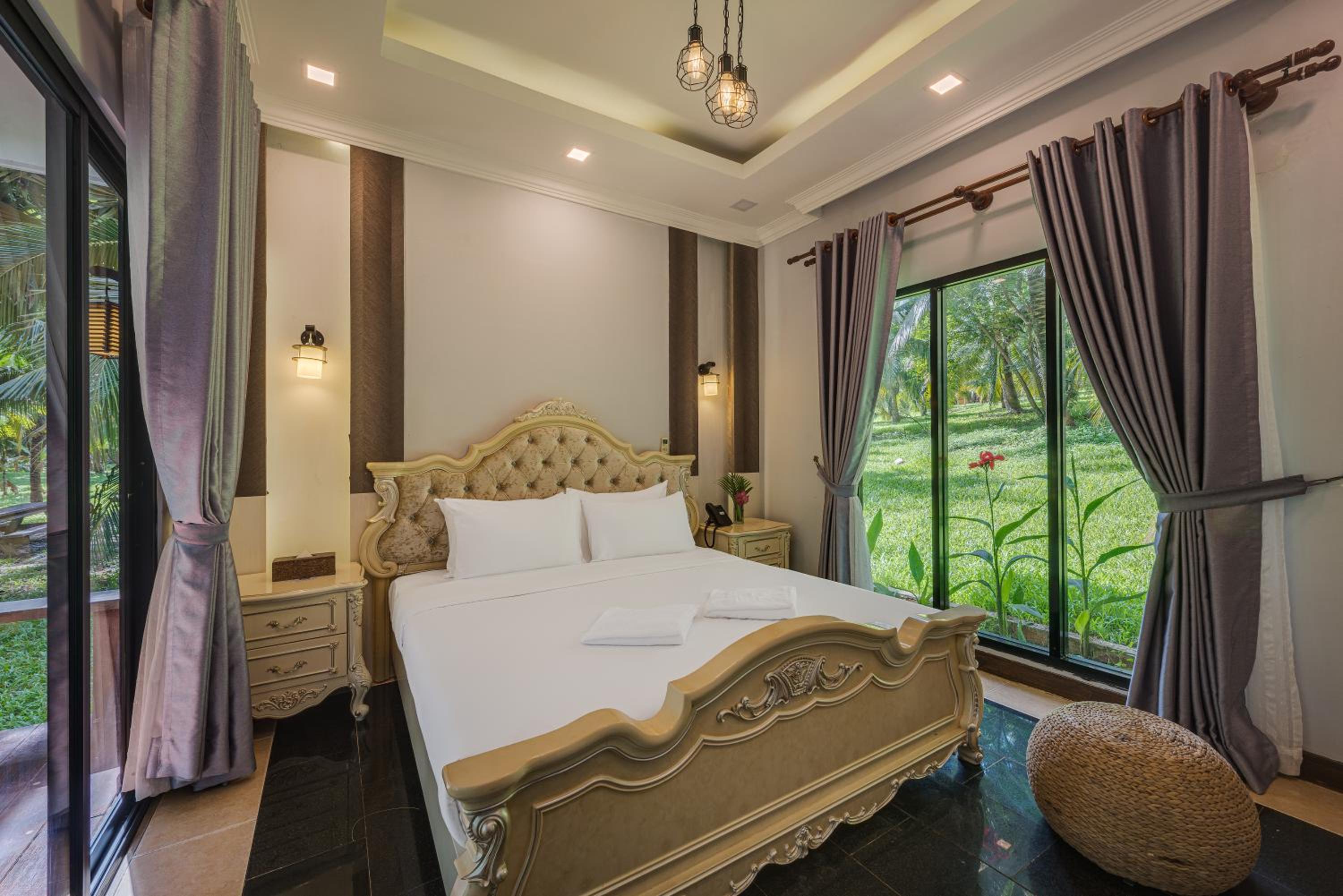 Deluxe Bungalow with Garden View
