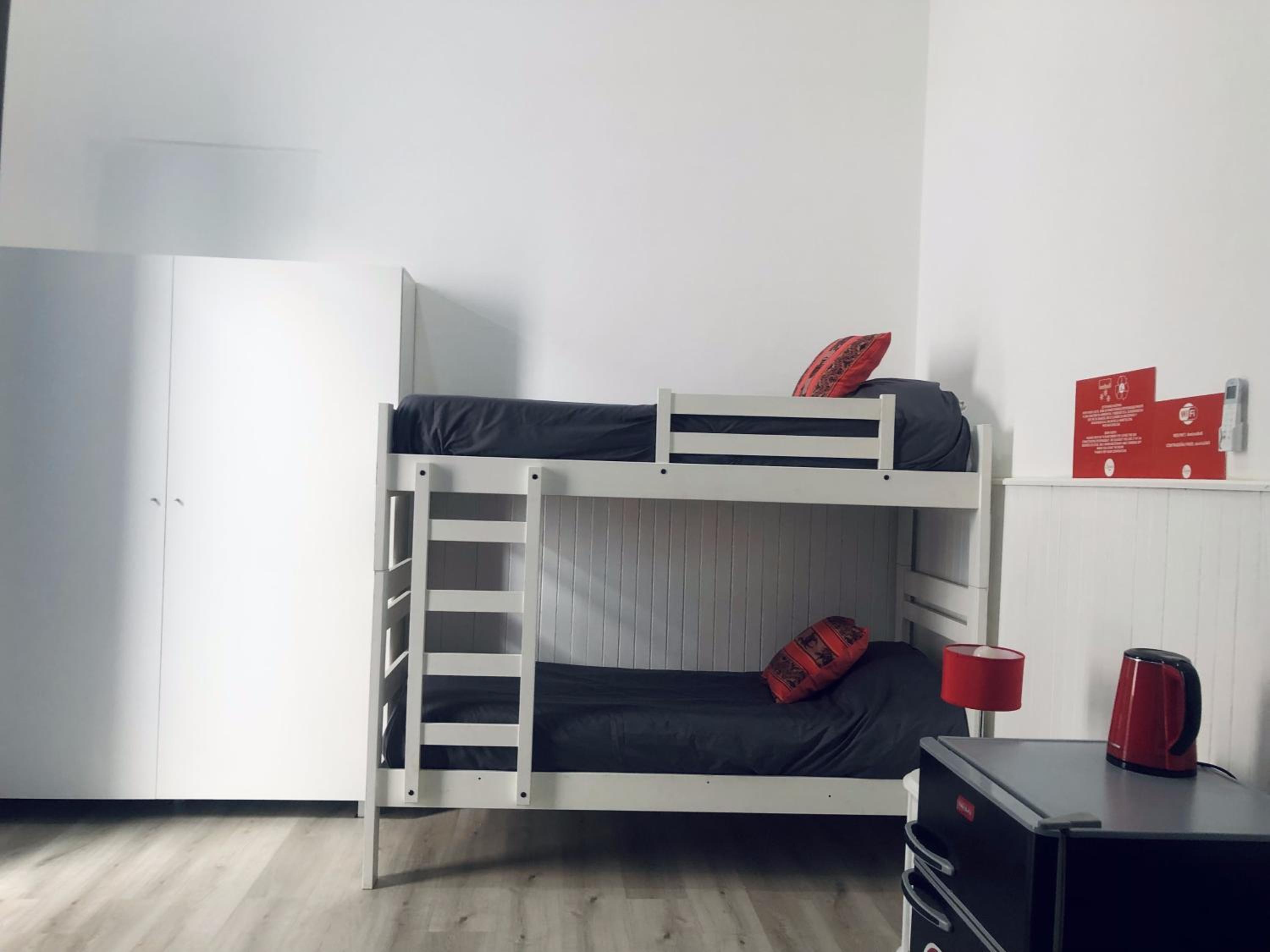 Double or Twin Room with Private Bathroom photo 2