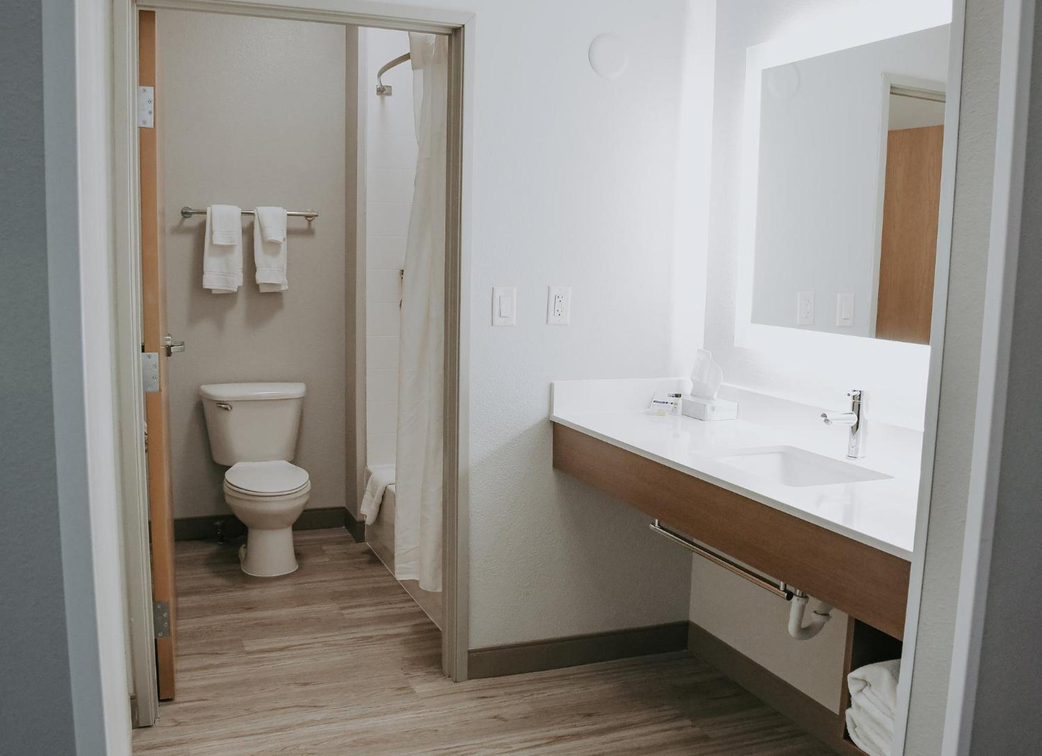 Two-Bedroom Suite - Photo 7