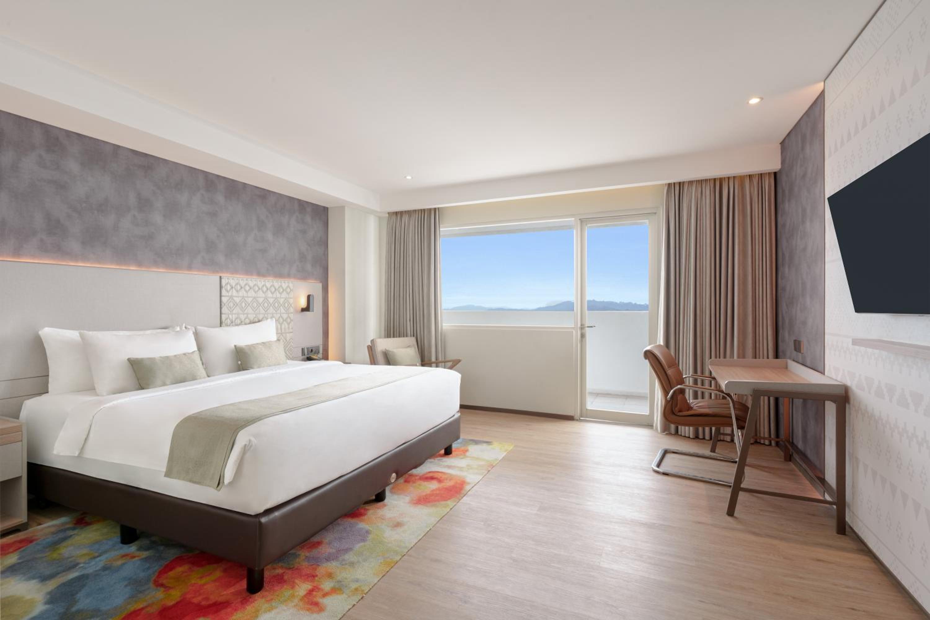 Grand Deluxe Room - 1 Queen Bed - Balcony - Sea View - Photo 1