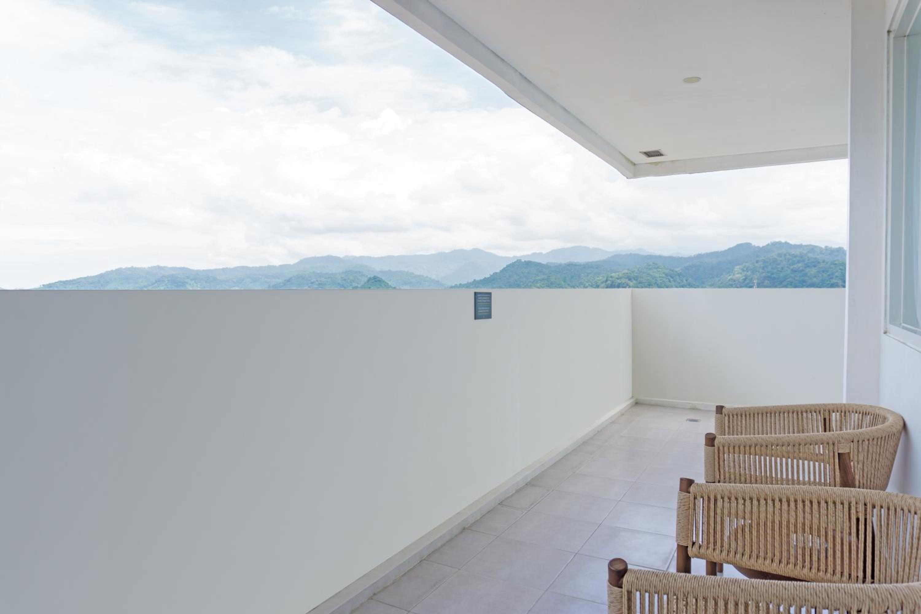 Grand Executive Room - 1 King Bed - Balcony - Sea View - Photo 4
