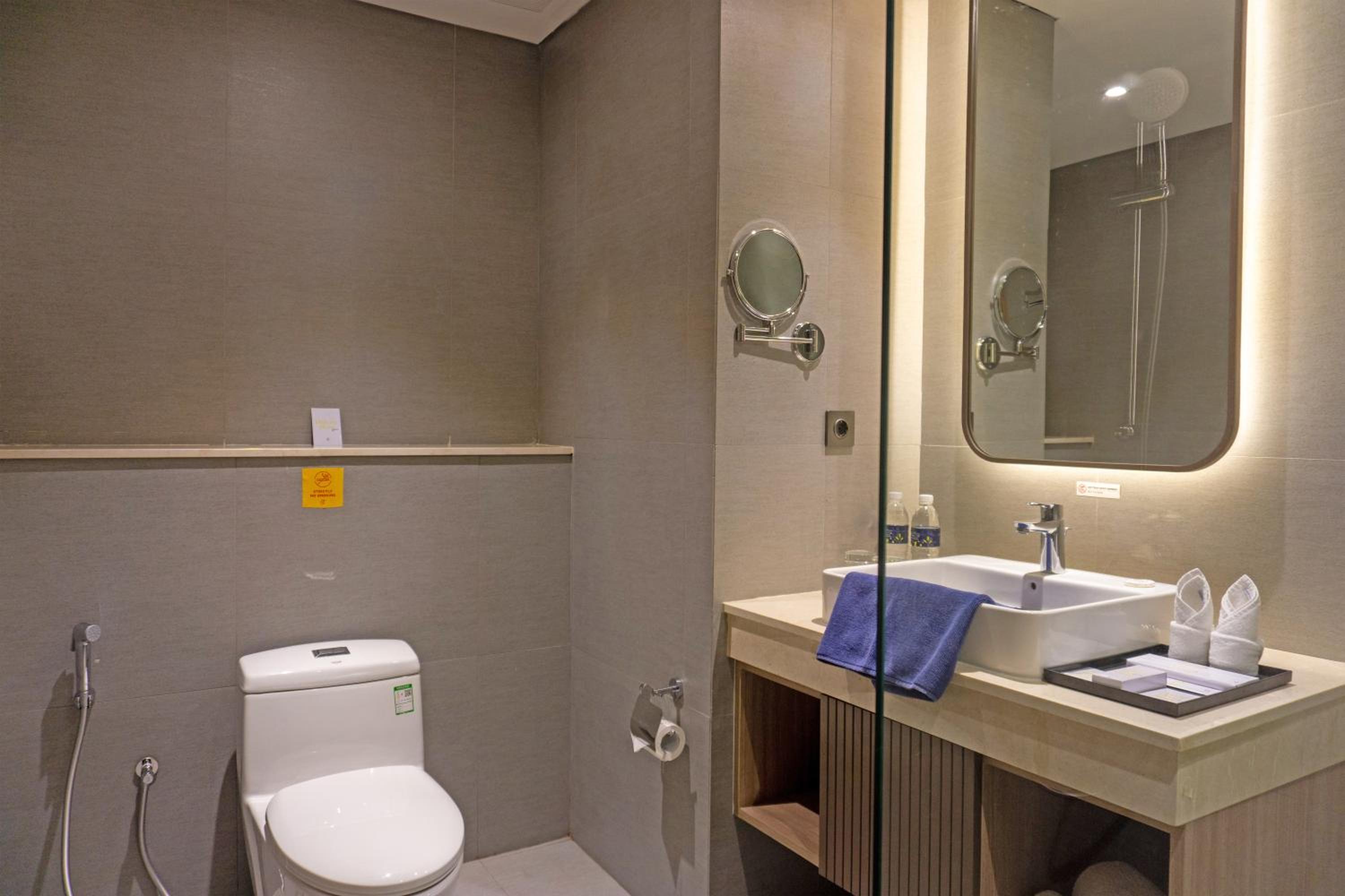 Grand Executive Room - 1 King Bed - Balcony - Sea View - Photo 3