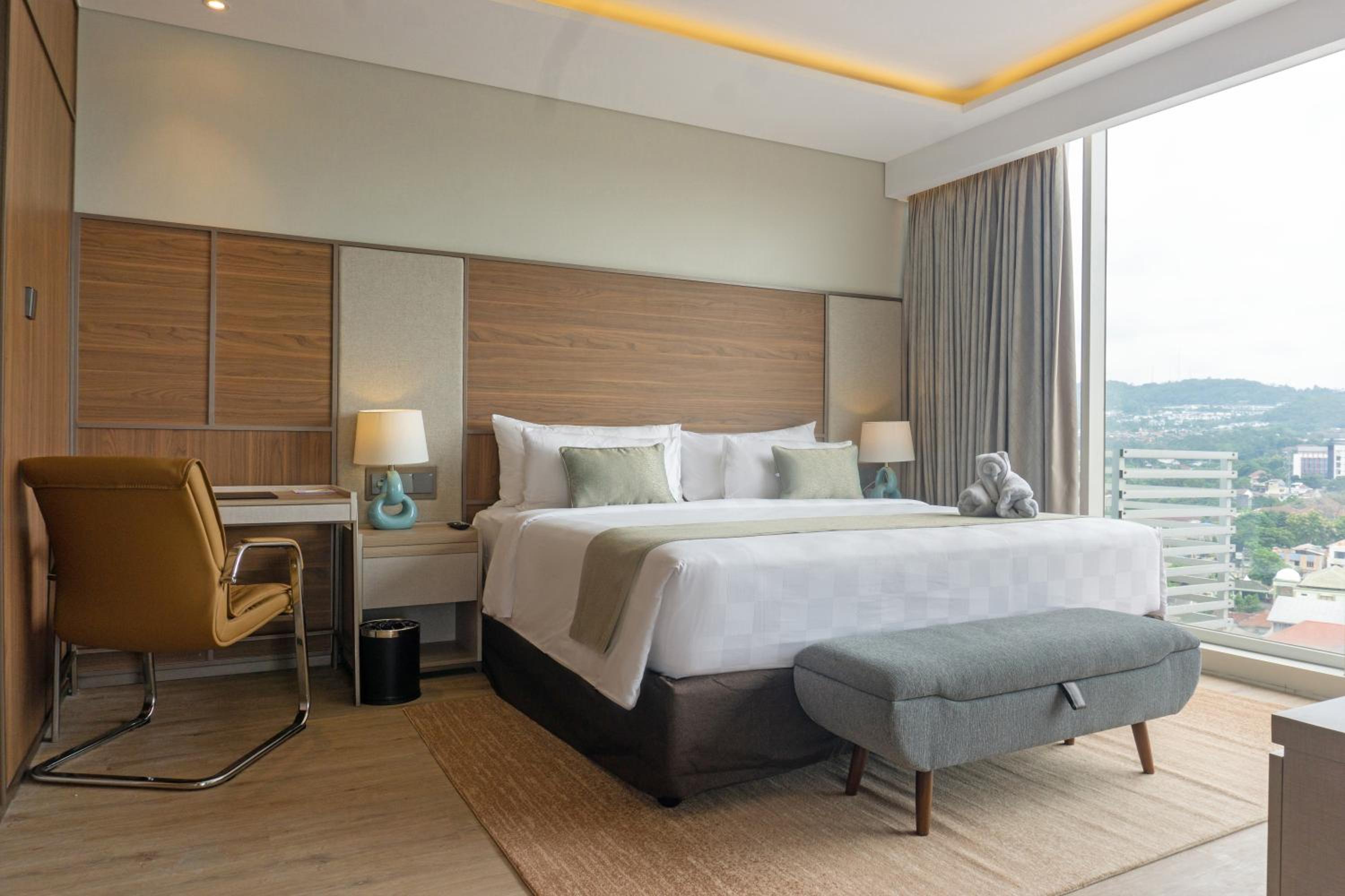 Royal Suite - 1 King Bed - City View - Photo 1