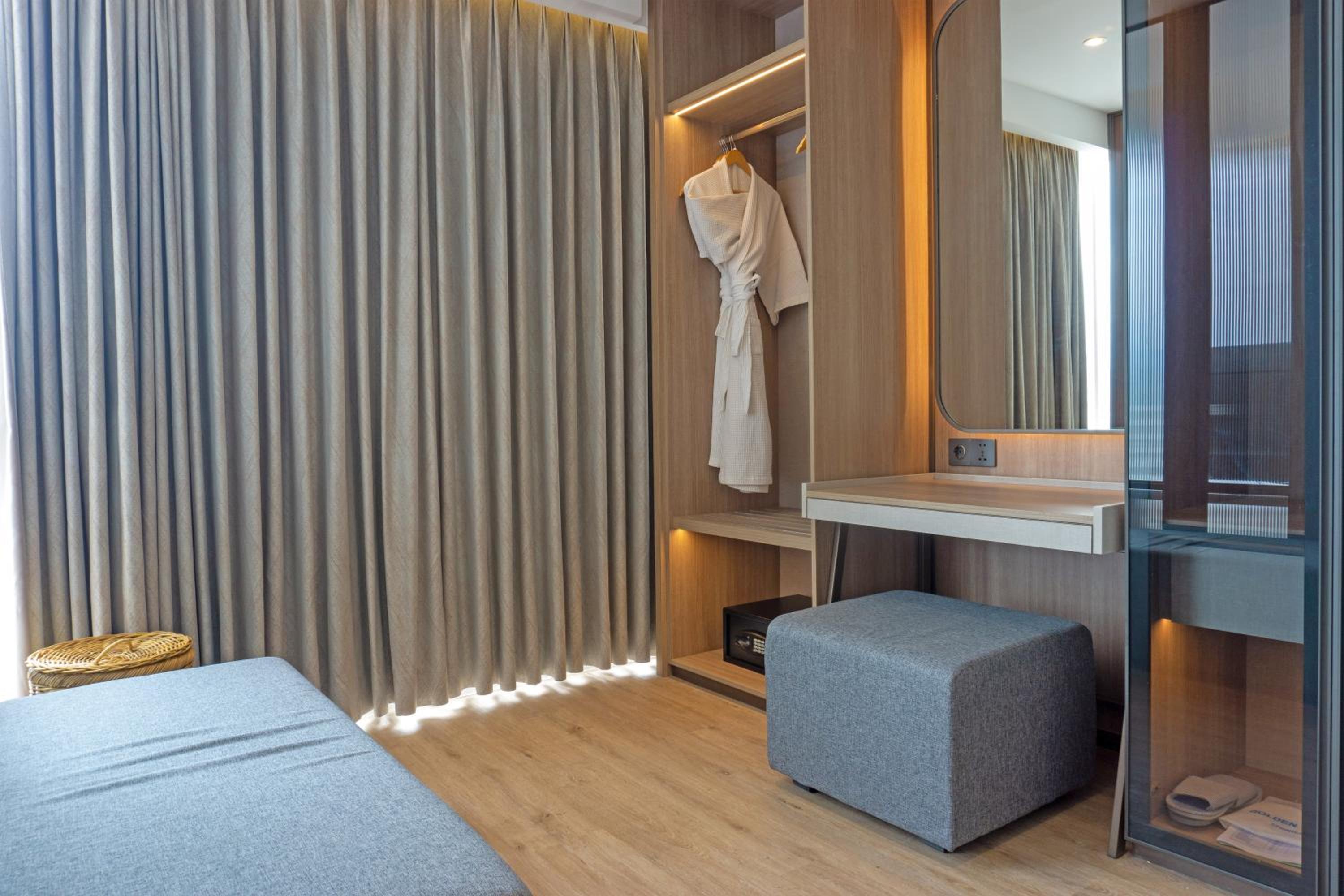 Royal Suite - 1 King Bed - City View - Photo 7