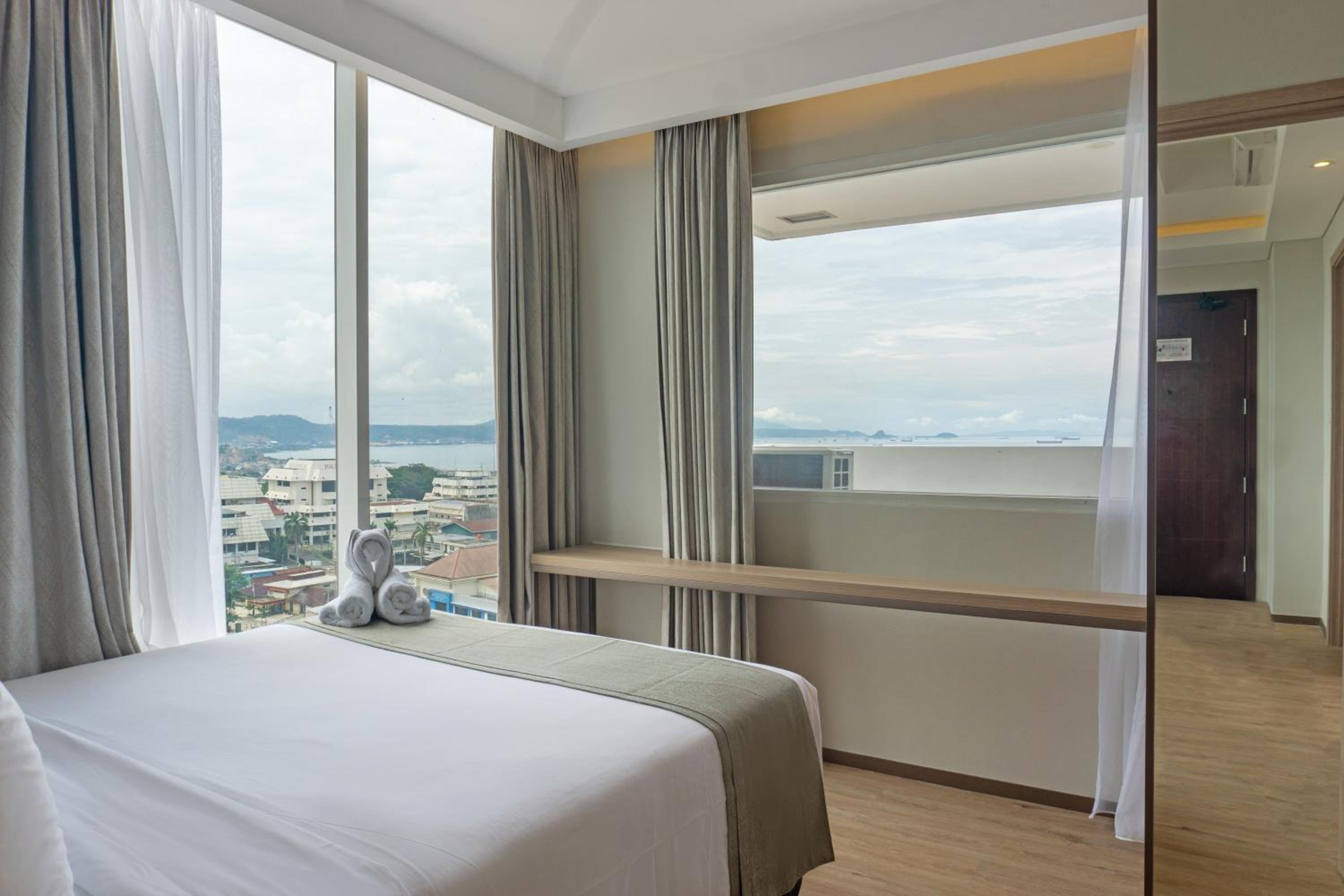 2 Bedroom Springhill Suite - 2 Queen Beds - Balcony - Sea View - Photo 7