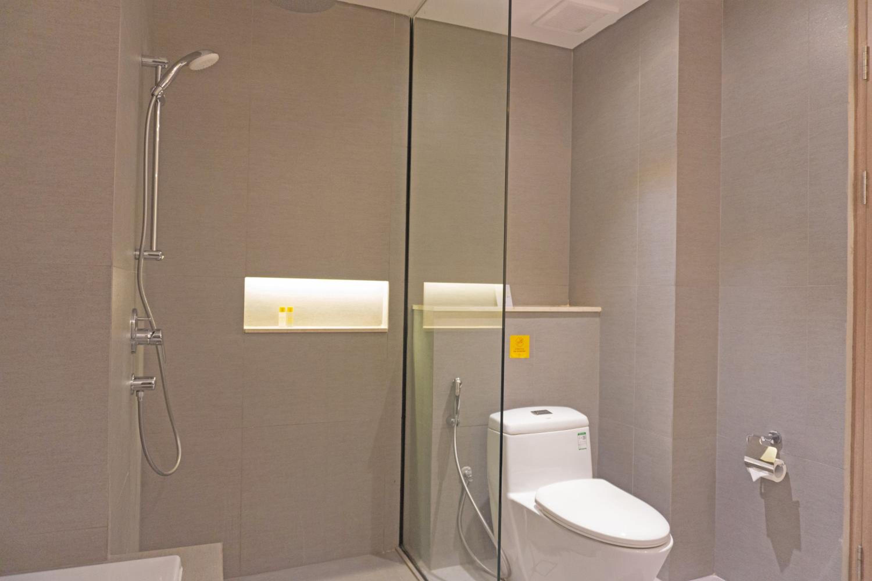 2 Bedroom Springhill Suite - 2 Queen Beds - Balcony - Sea View - Photo 2