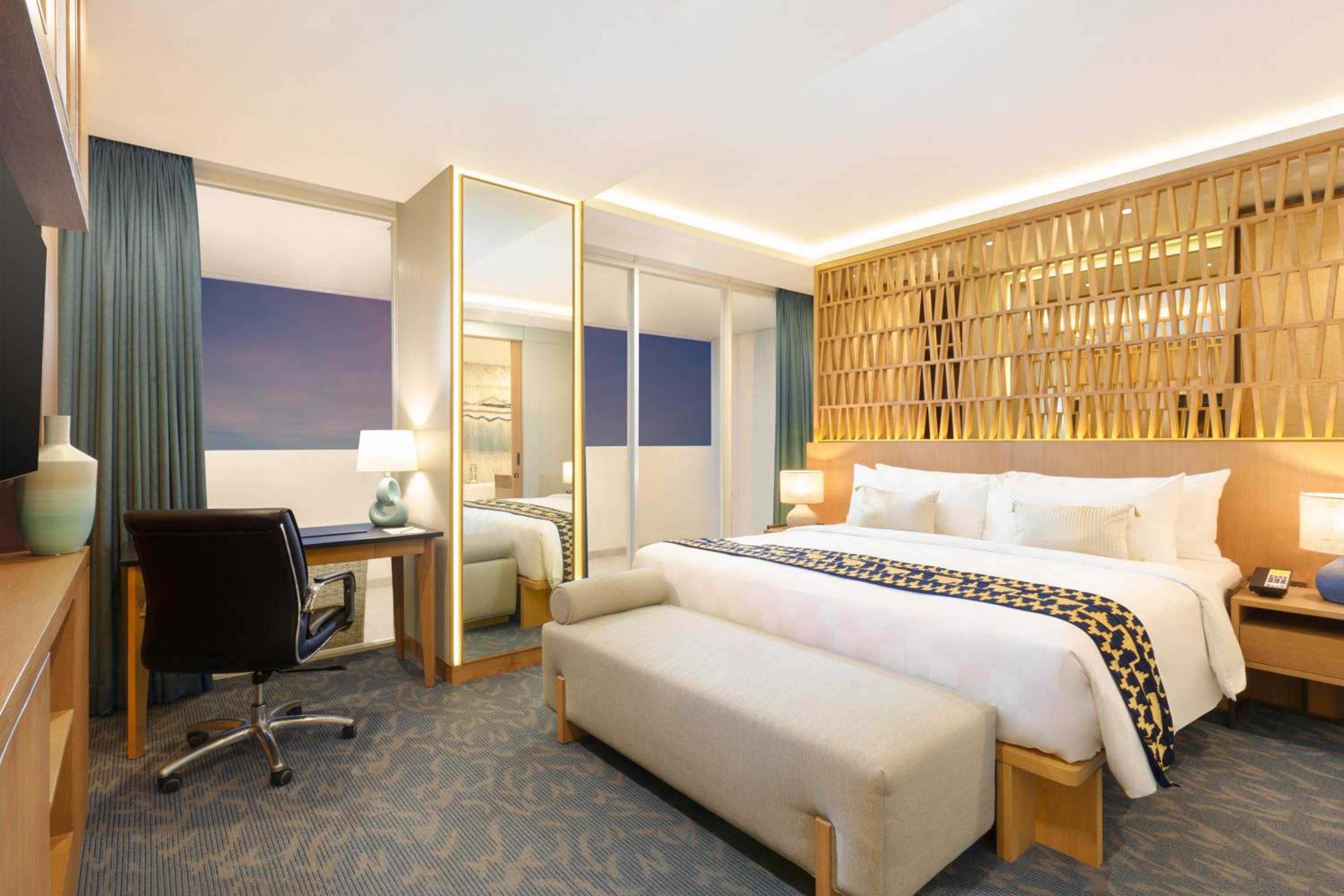 2 Bedroom Presidential Suite- 1 King Bed 1 Queen Bed- Balcony- Sea and City View