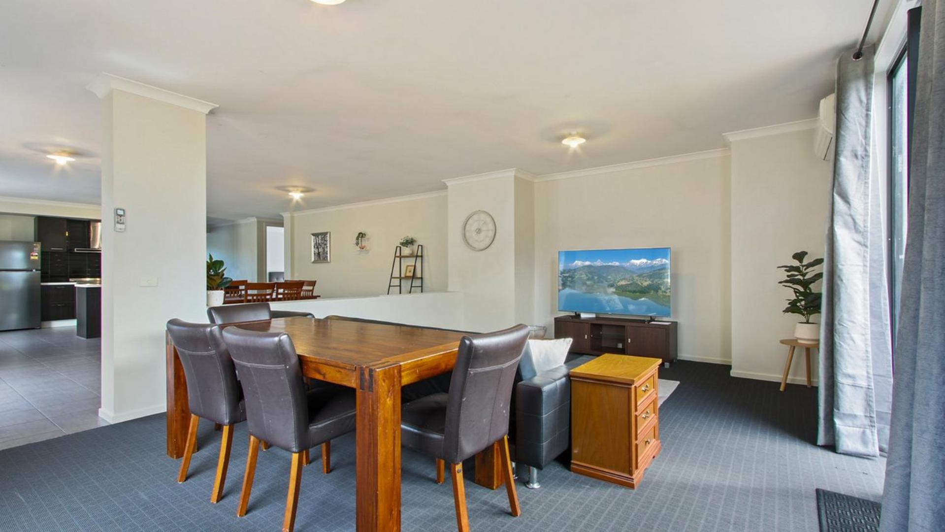 Four-Bedroom House photo 3