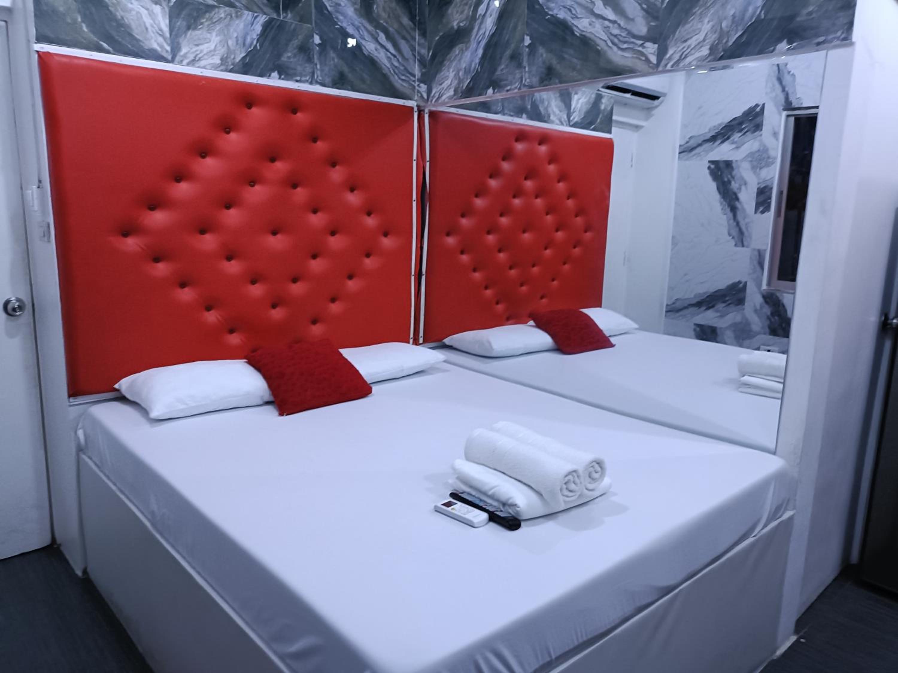 Deluxe King Room - Photo 1