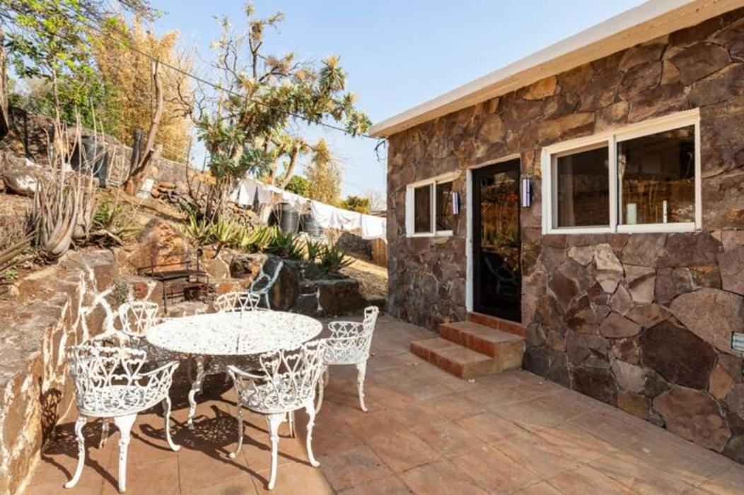 Bungalow with Garden View - Photo 11