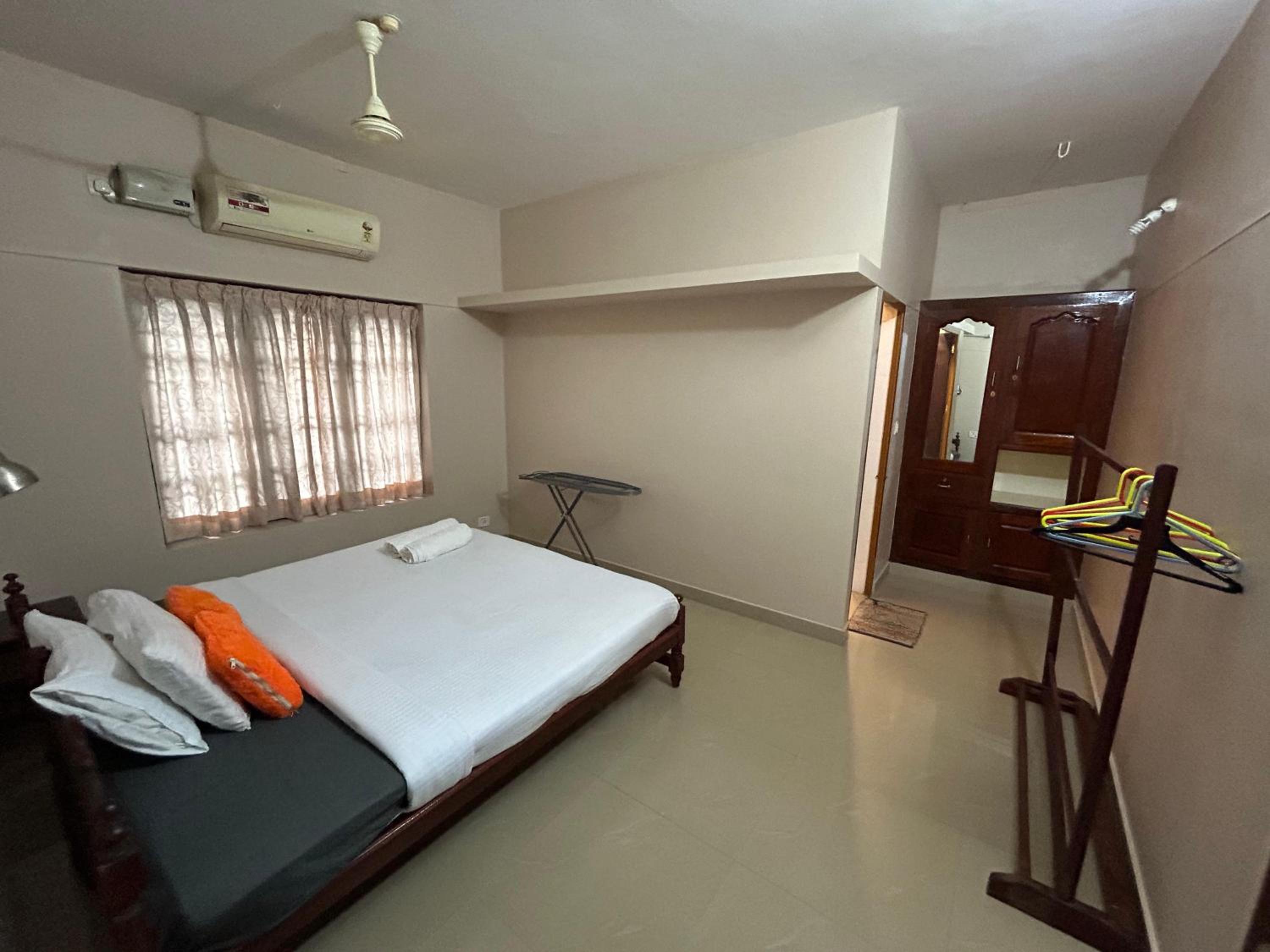 Deluxe Double Room (2 Adults + 1 Child) photo 2