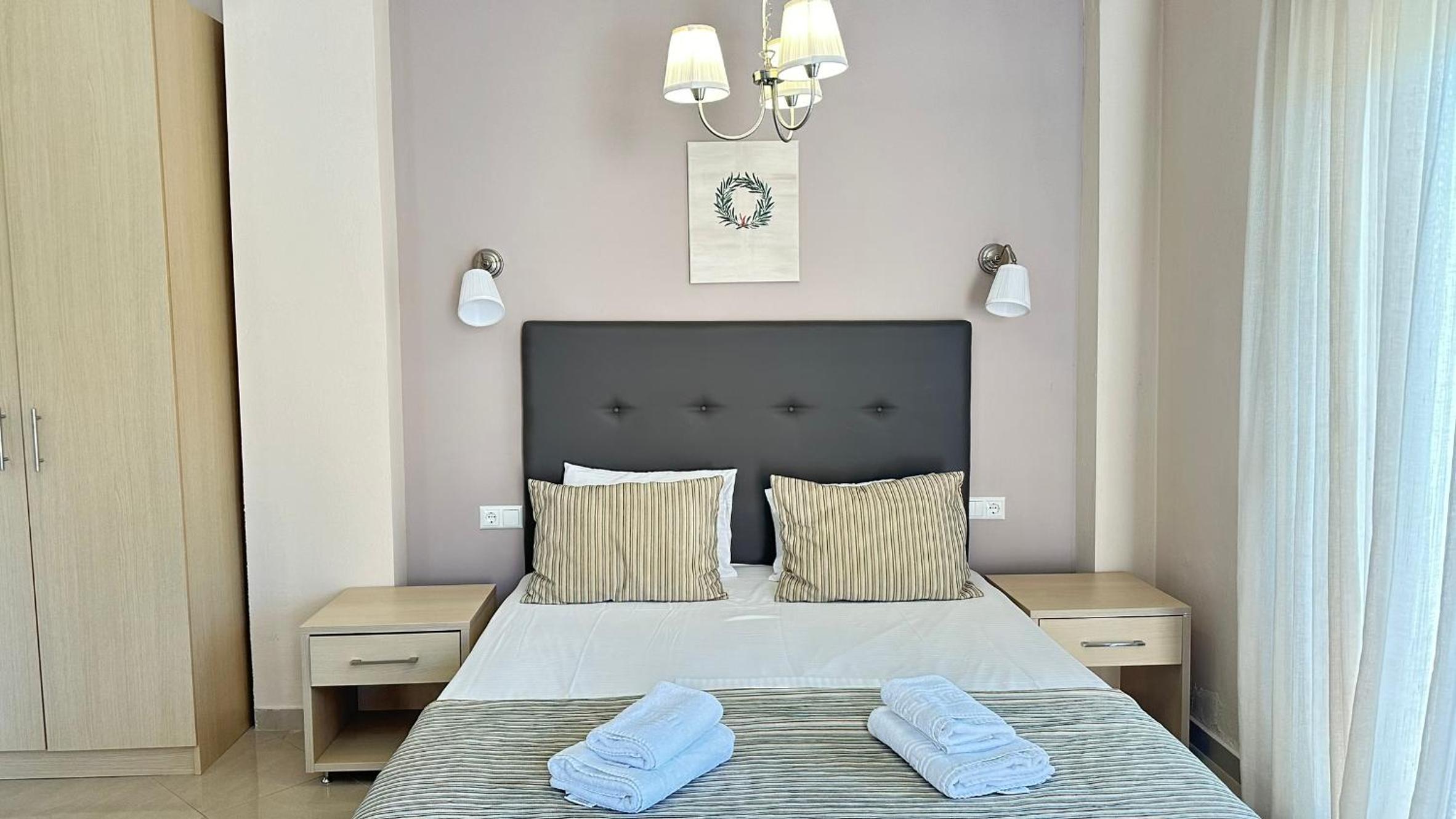 Family Studio - Photo 1