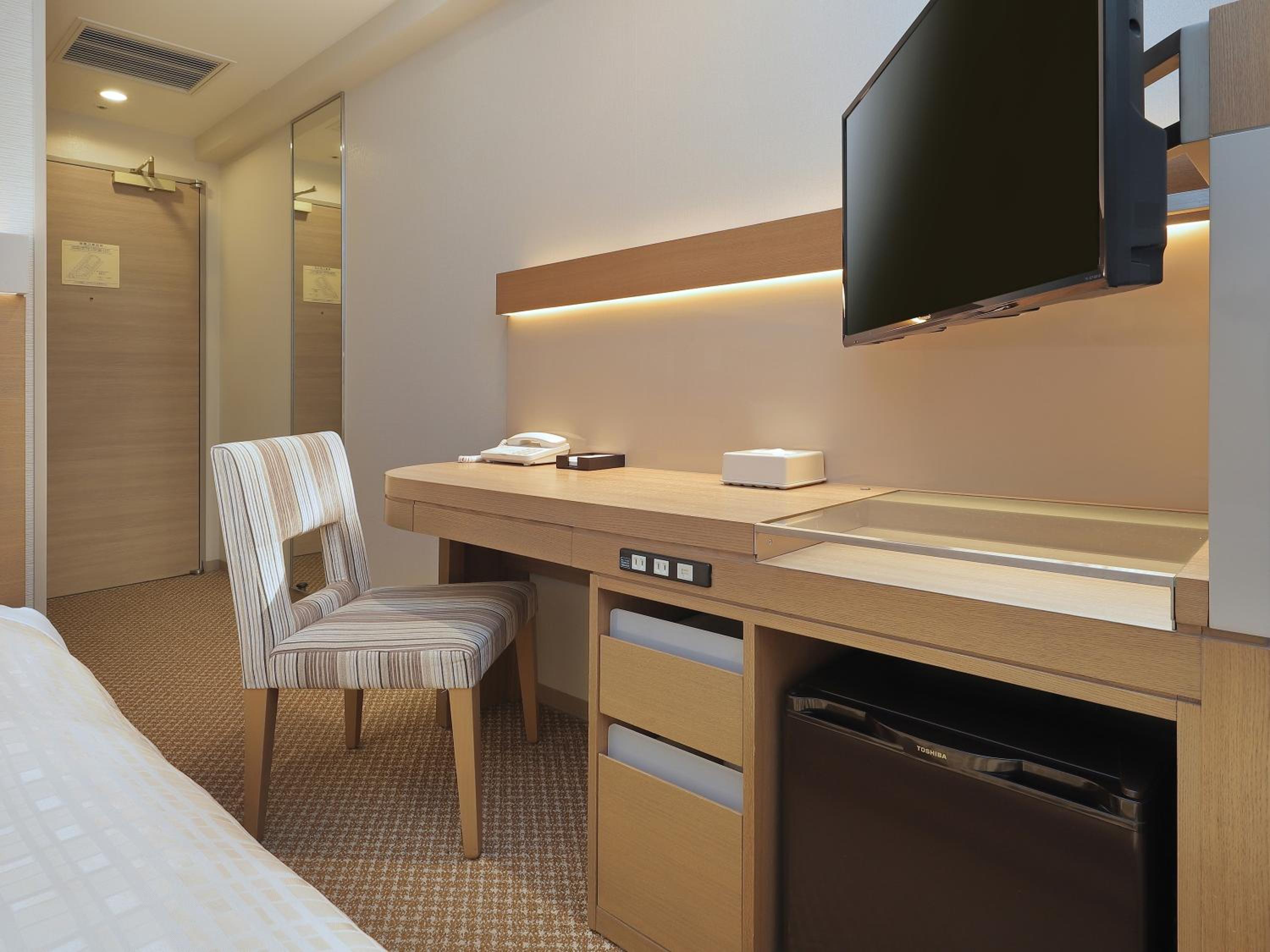 Single Room with Tokyo Station View - Non-Smoking photo 3