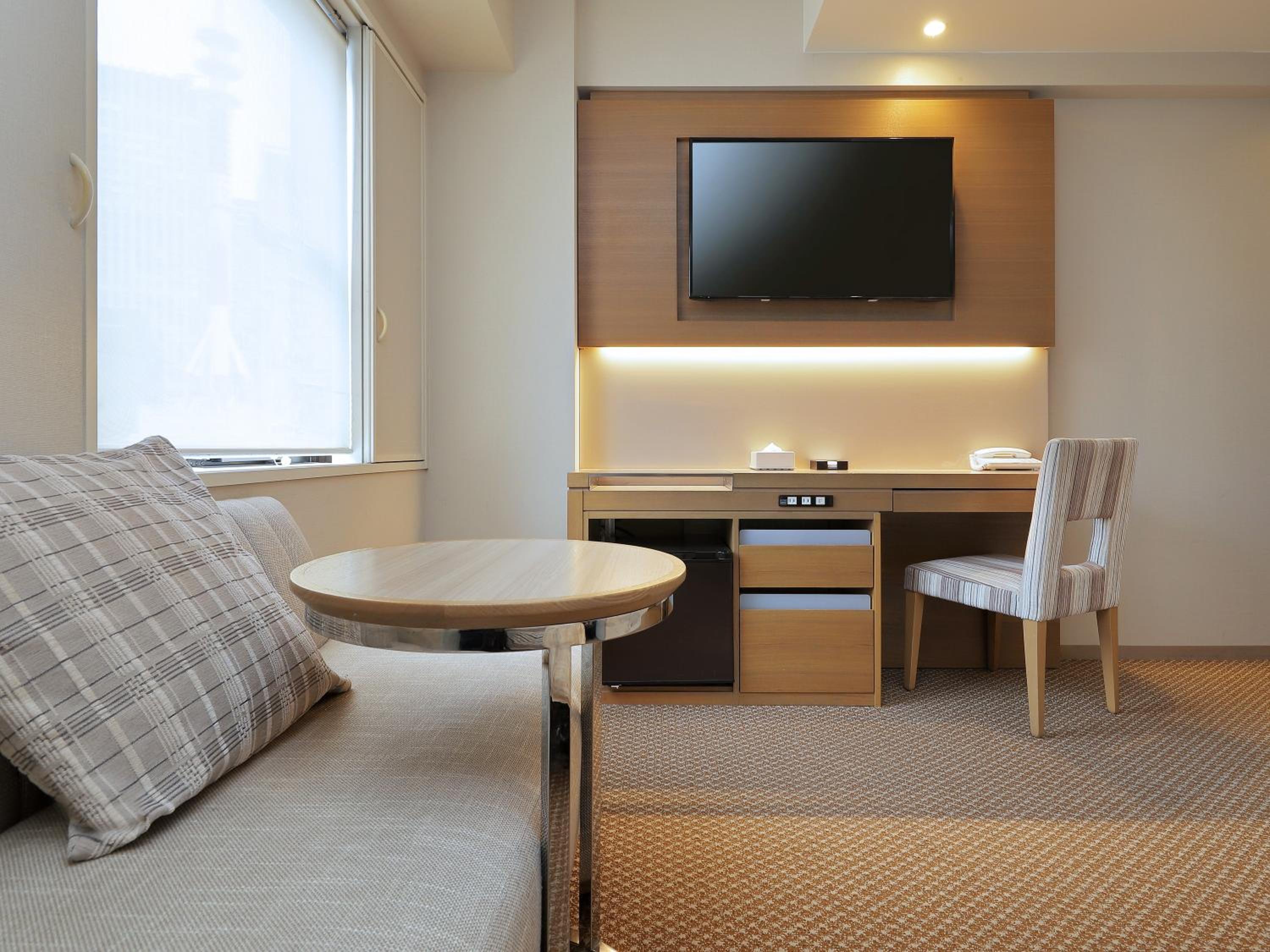 Double Room with Tokyo Station View - Non-Smoking photo 3