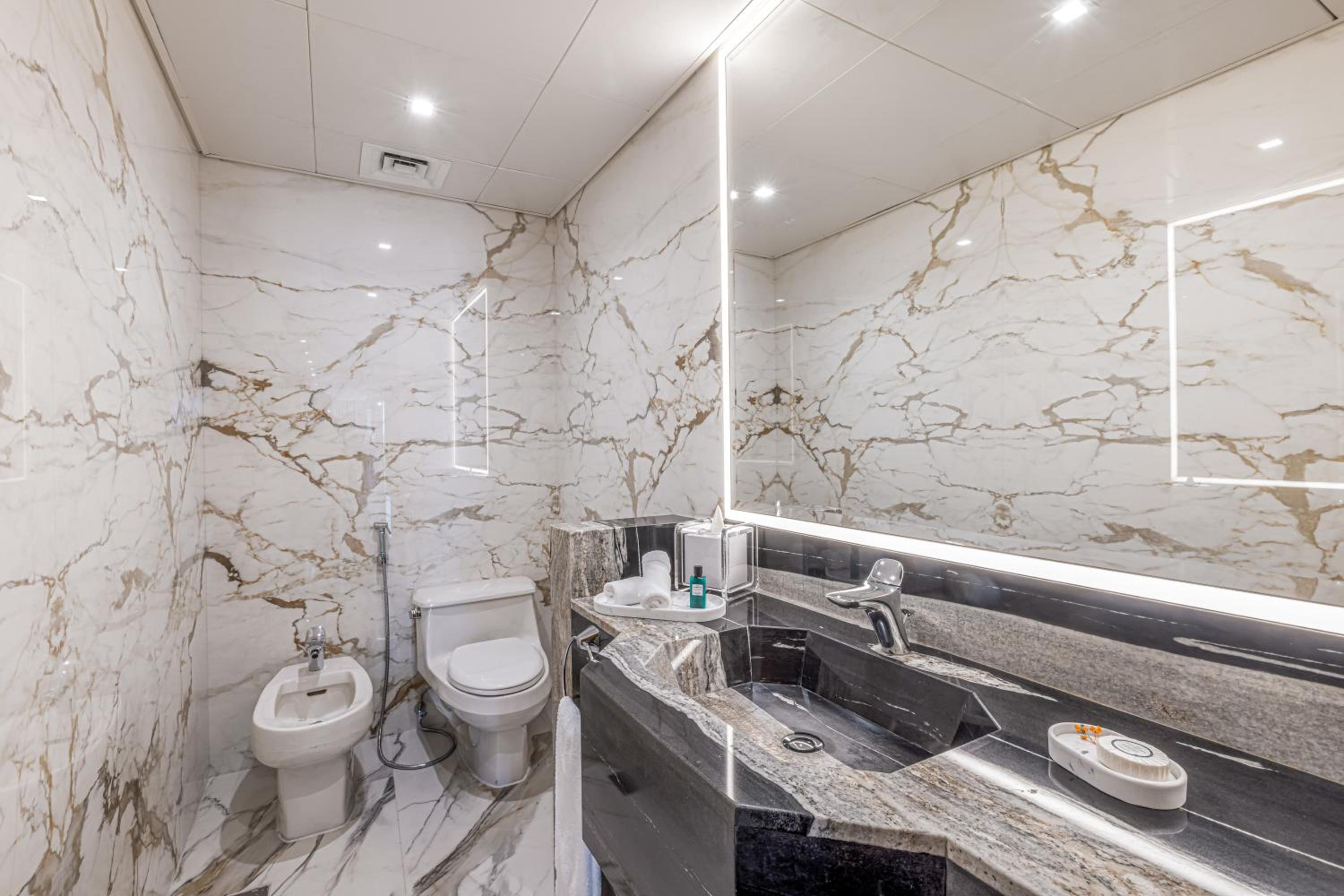 Golden Suite waterfront with Terrace