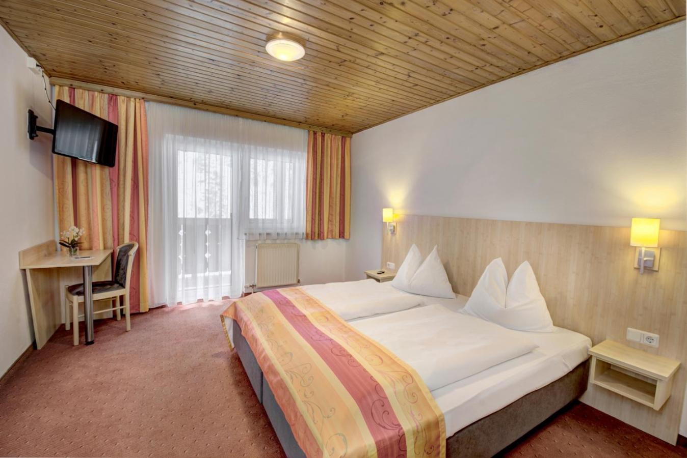 Standard Double or Twin Room photo 1