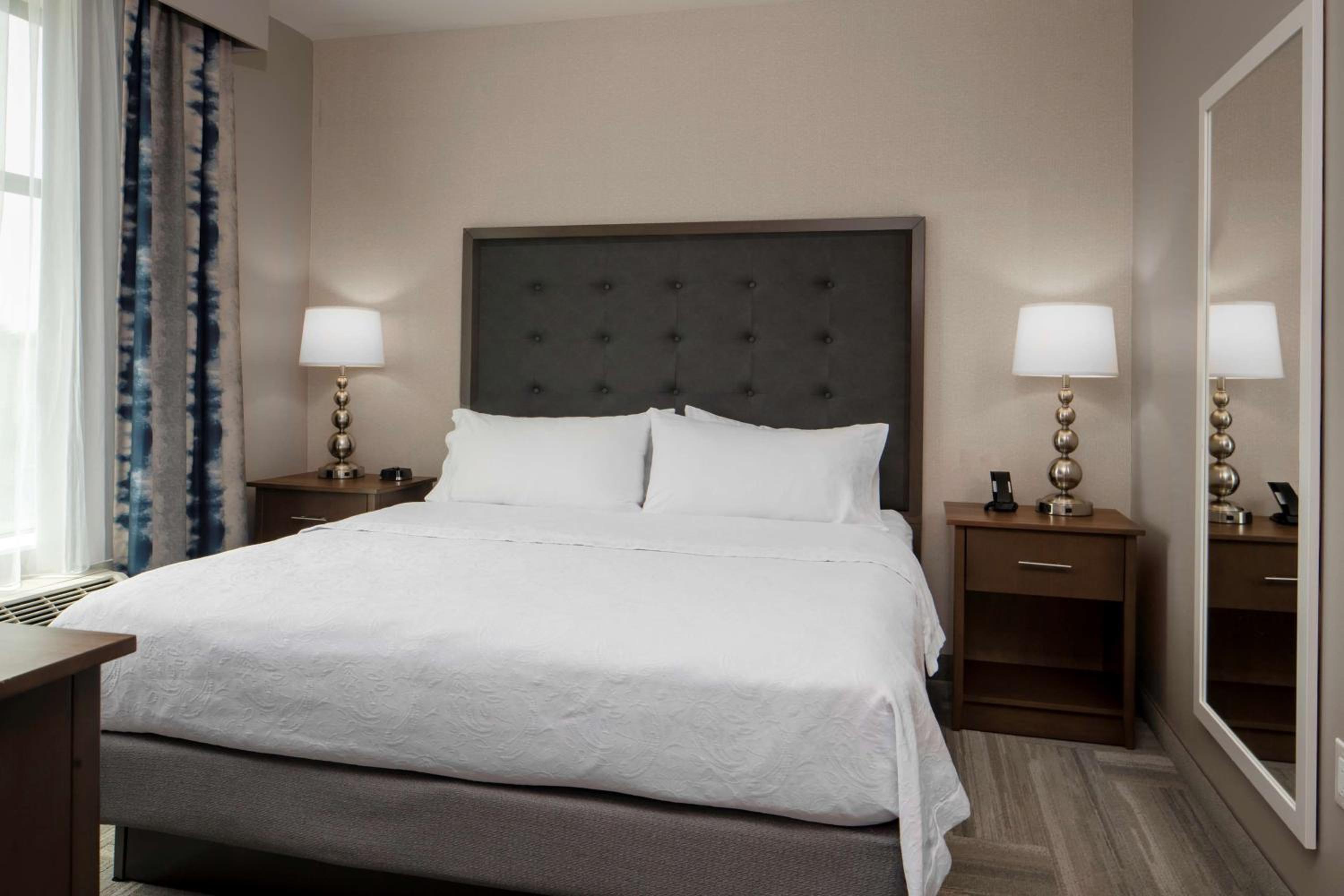One-Bedroom King Suite - Non-Smoking - Photo 3