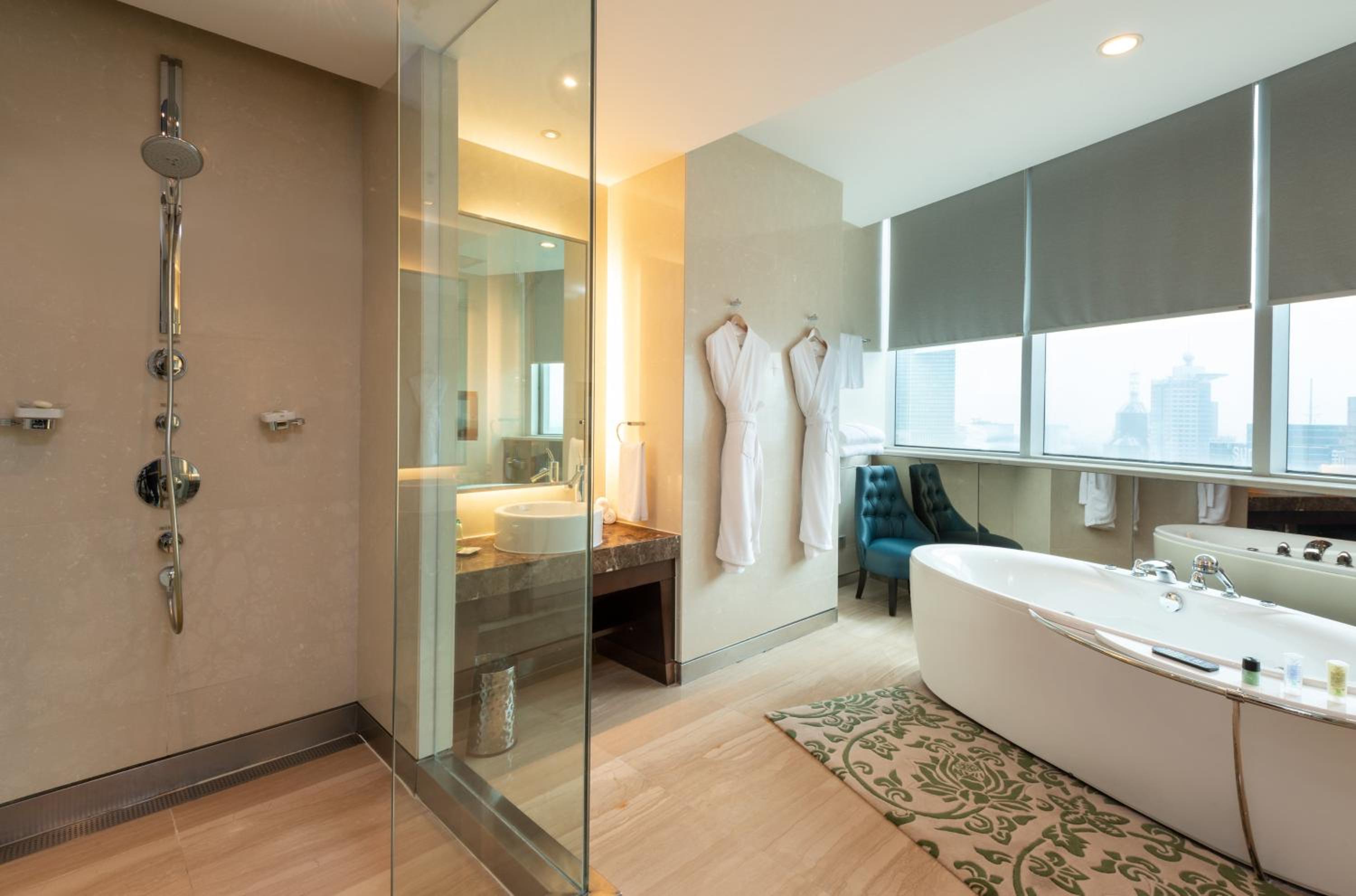 Executive Suite - Smoking