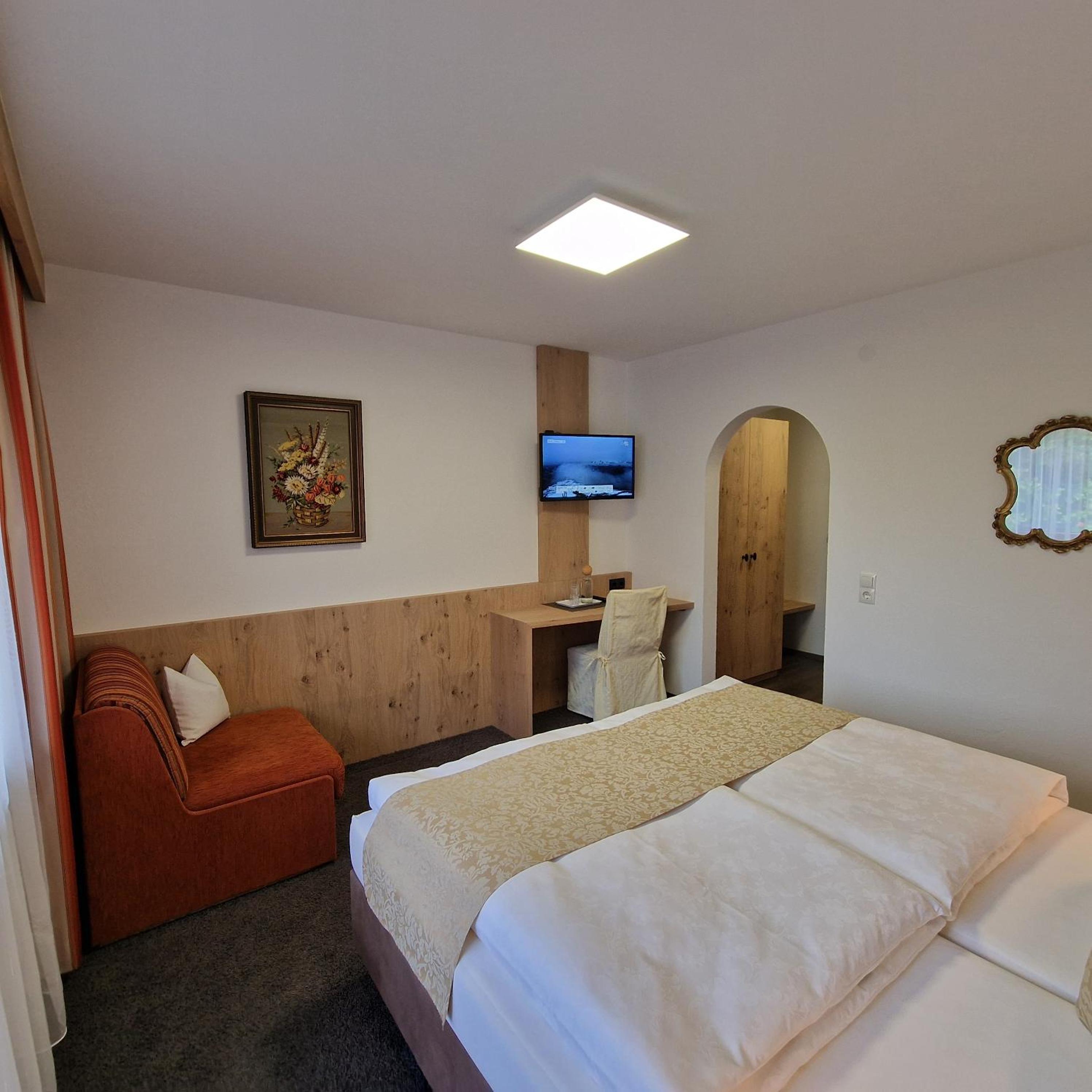Basic Triple Room photo 2