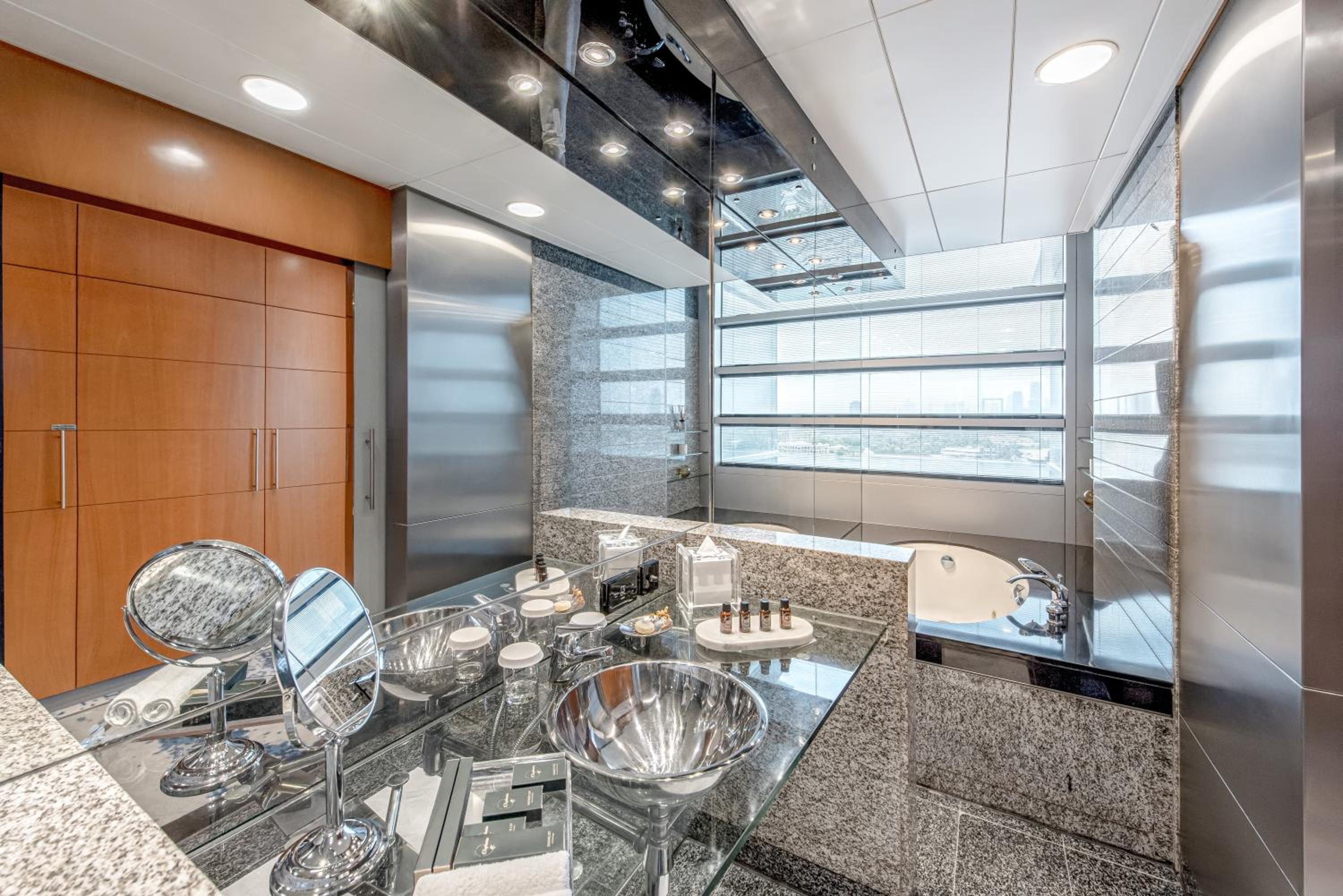 Grand Suite waterfront with Terrace