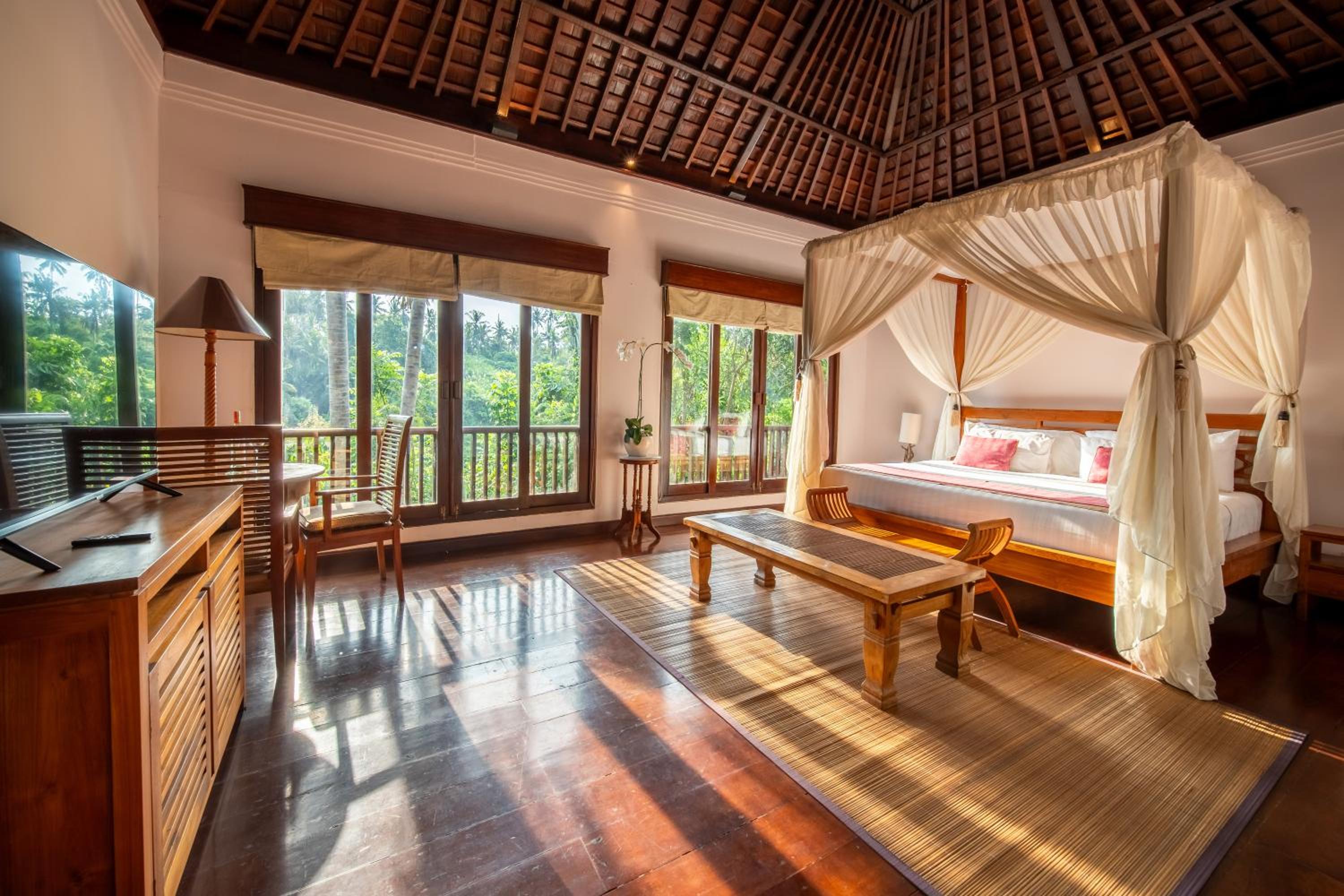 One-Bedroom Pool Villa with Valley View and Complimentary Daily Afternoon Tea photo 3