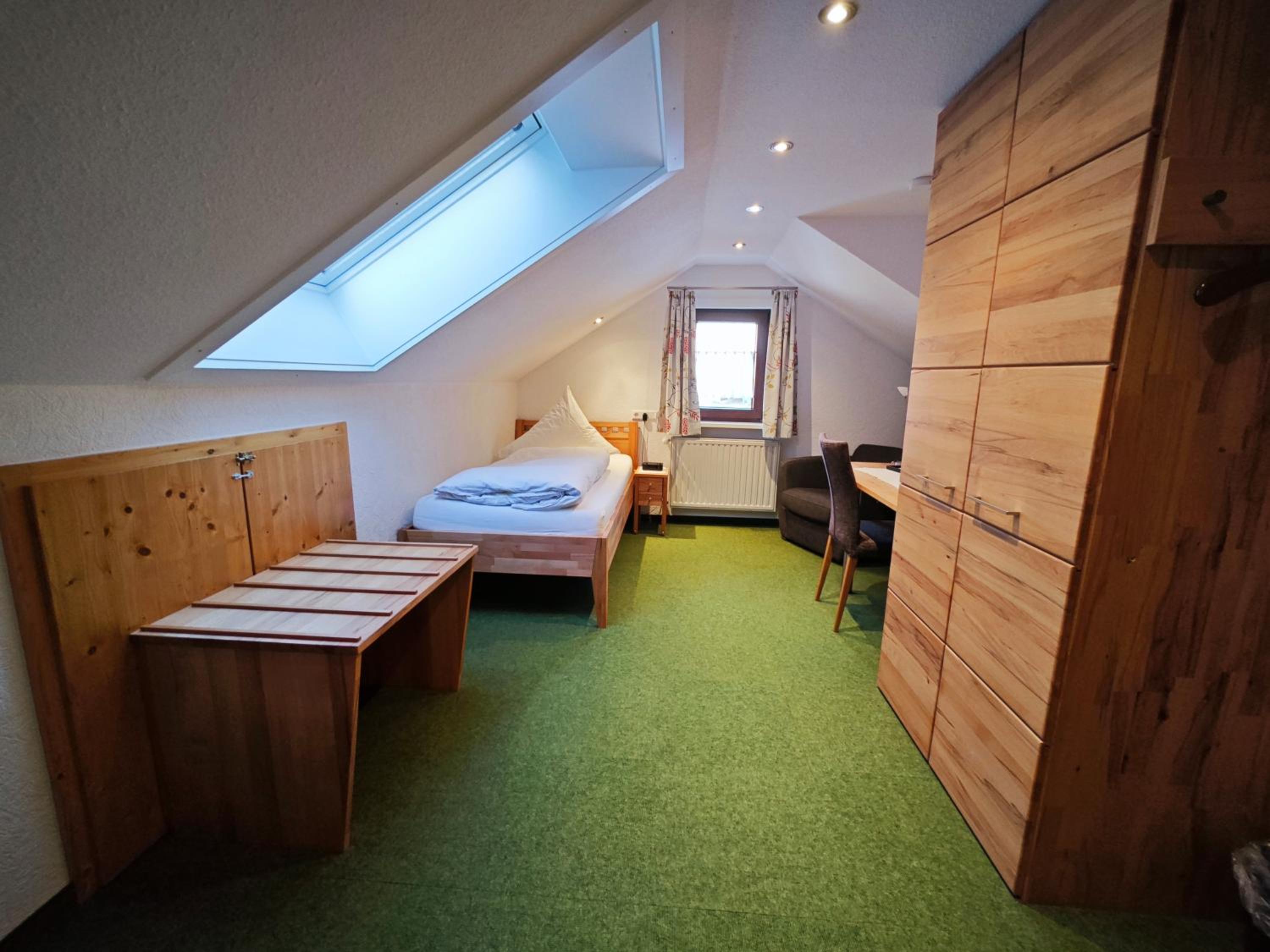 Single Room photo 2