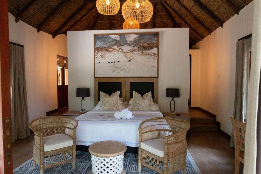 Deluxe King Suite 2