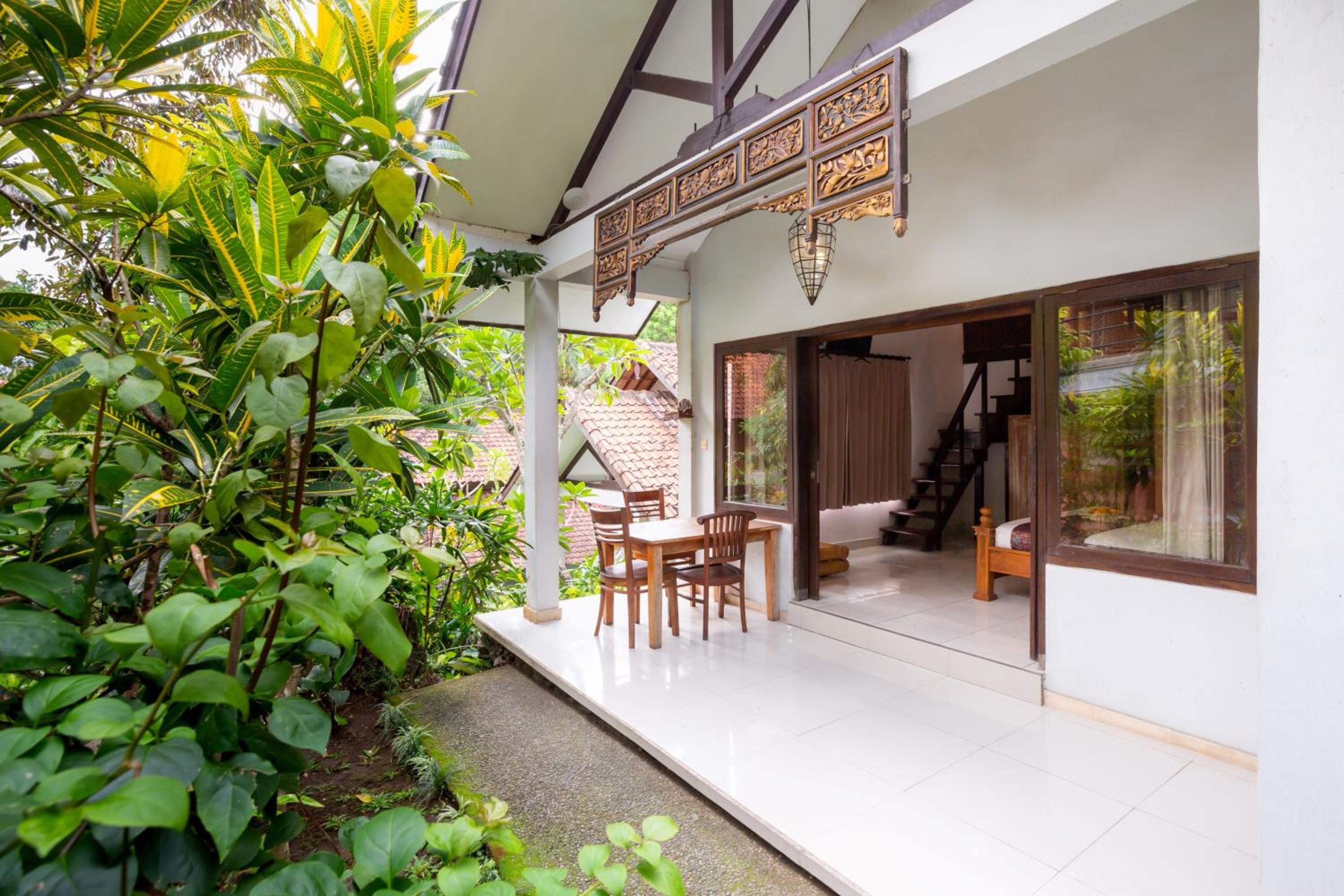 Family Room with Garden View - Photo 7