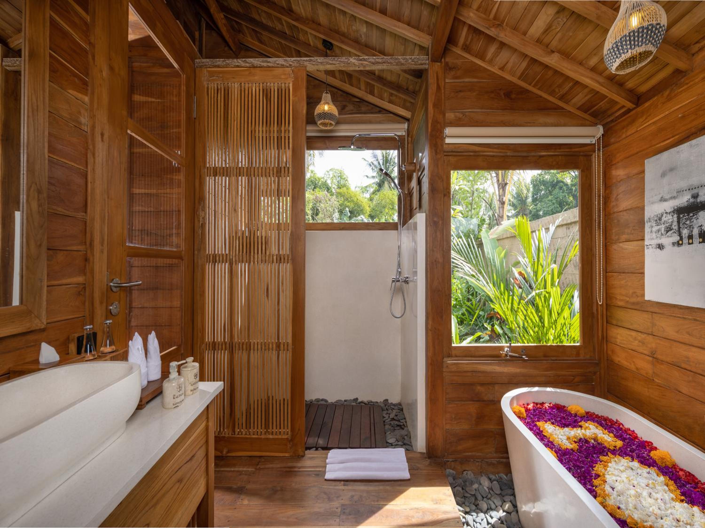 One-Bedroom Wooden Pool Villa with Rice Field View - Photo 8